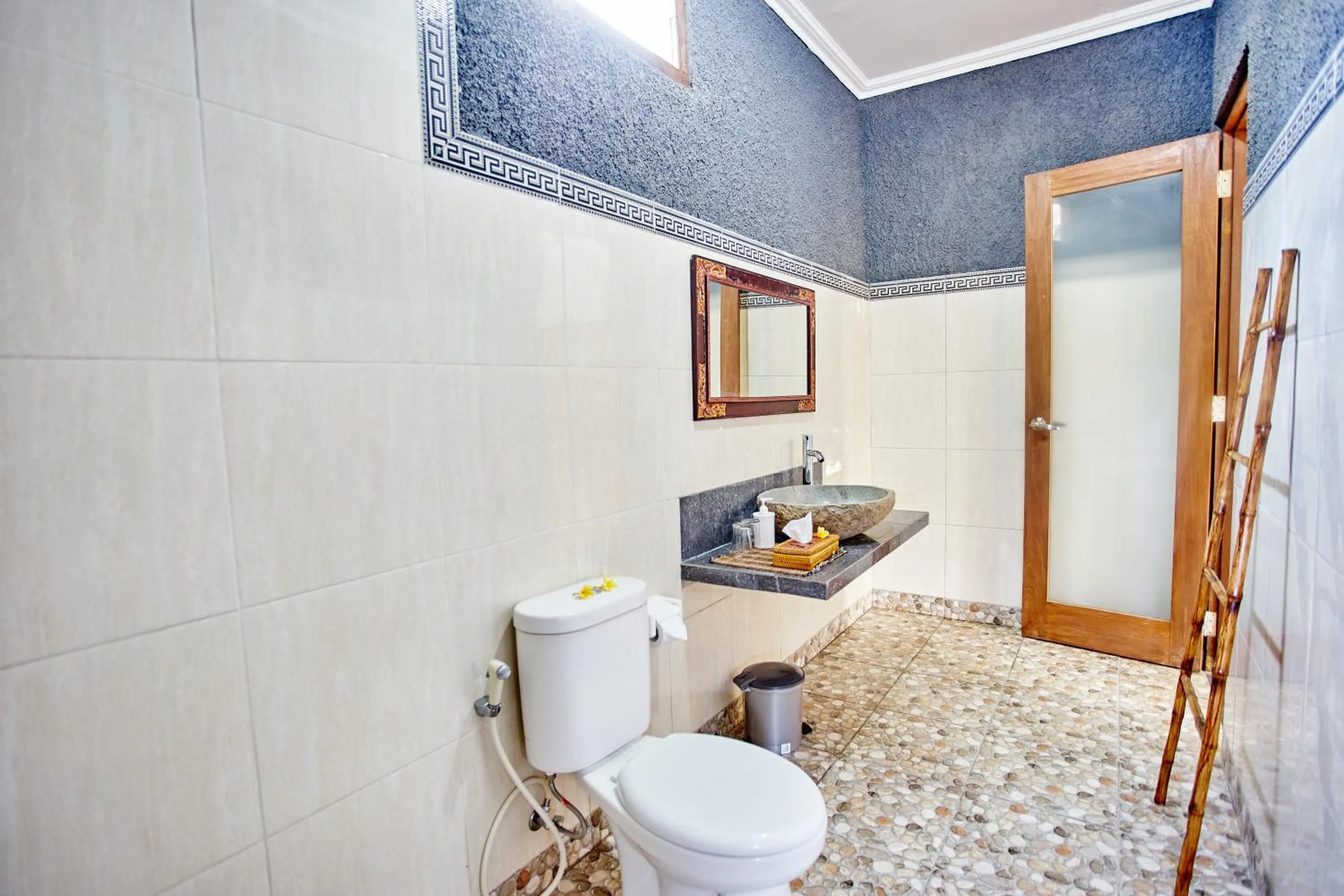 Toilet in Taos House Lembongan By DeWizZ Management