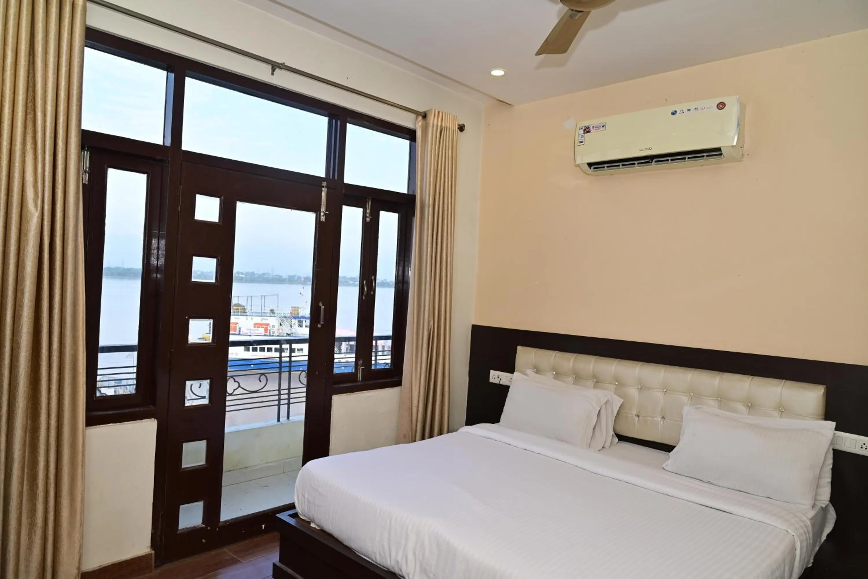 Bed in Ganga Monastery