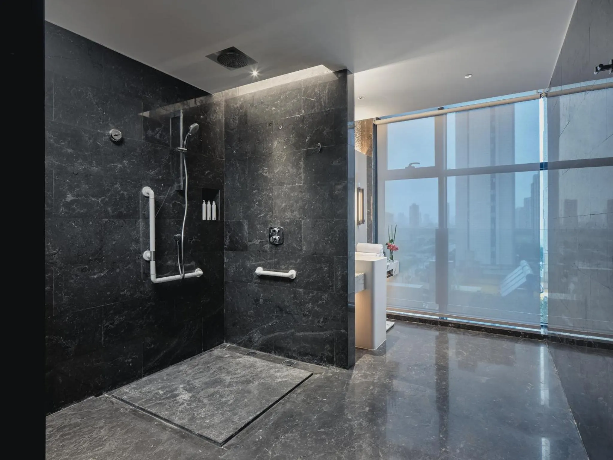 Bathroom in HUALUXE Kunshan Huaqiao, an IHG Hotel