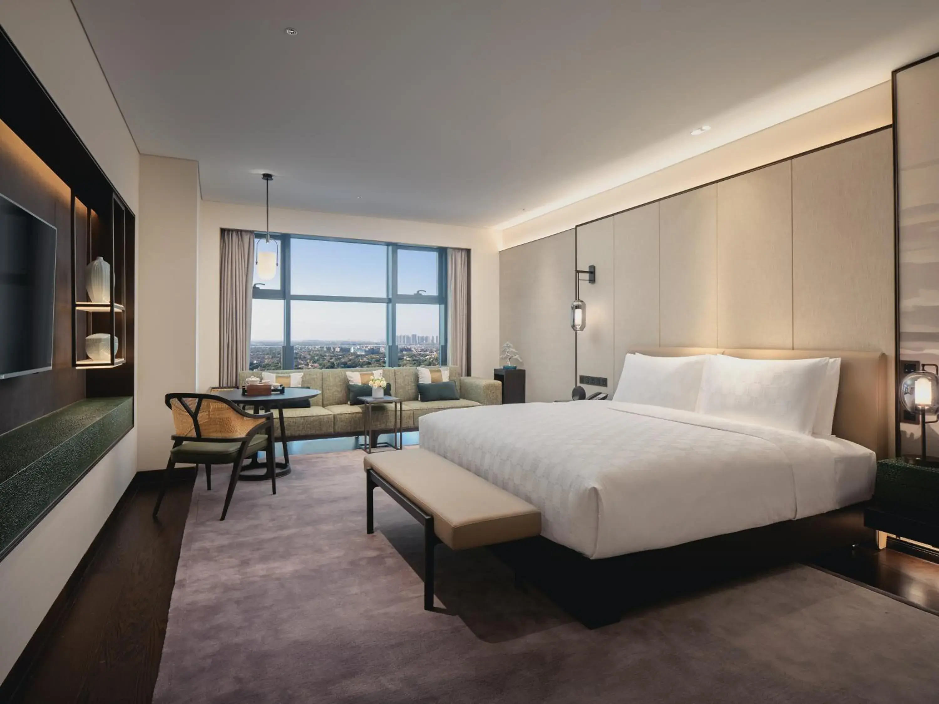 Standard King Room in HUALUXE Kunshan Huaqiao, an IHG Hotel Standard King Room in HUALUXE Kunshan Huaqiao, an IHG Hotel