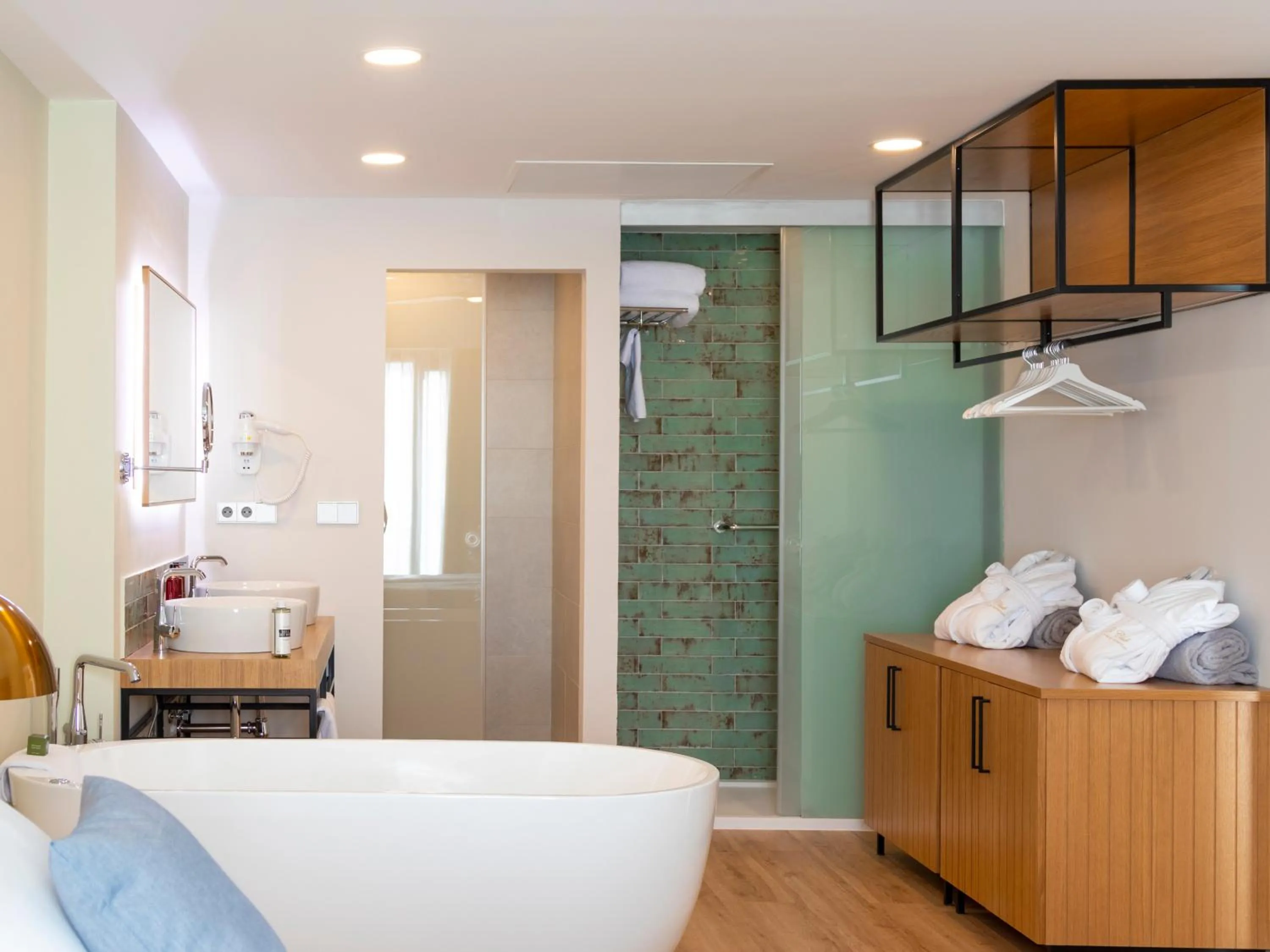 Bathroom, Bed in Alexandre Grand Teguise Playa