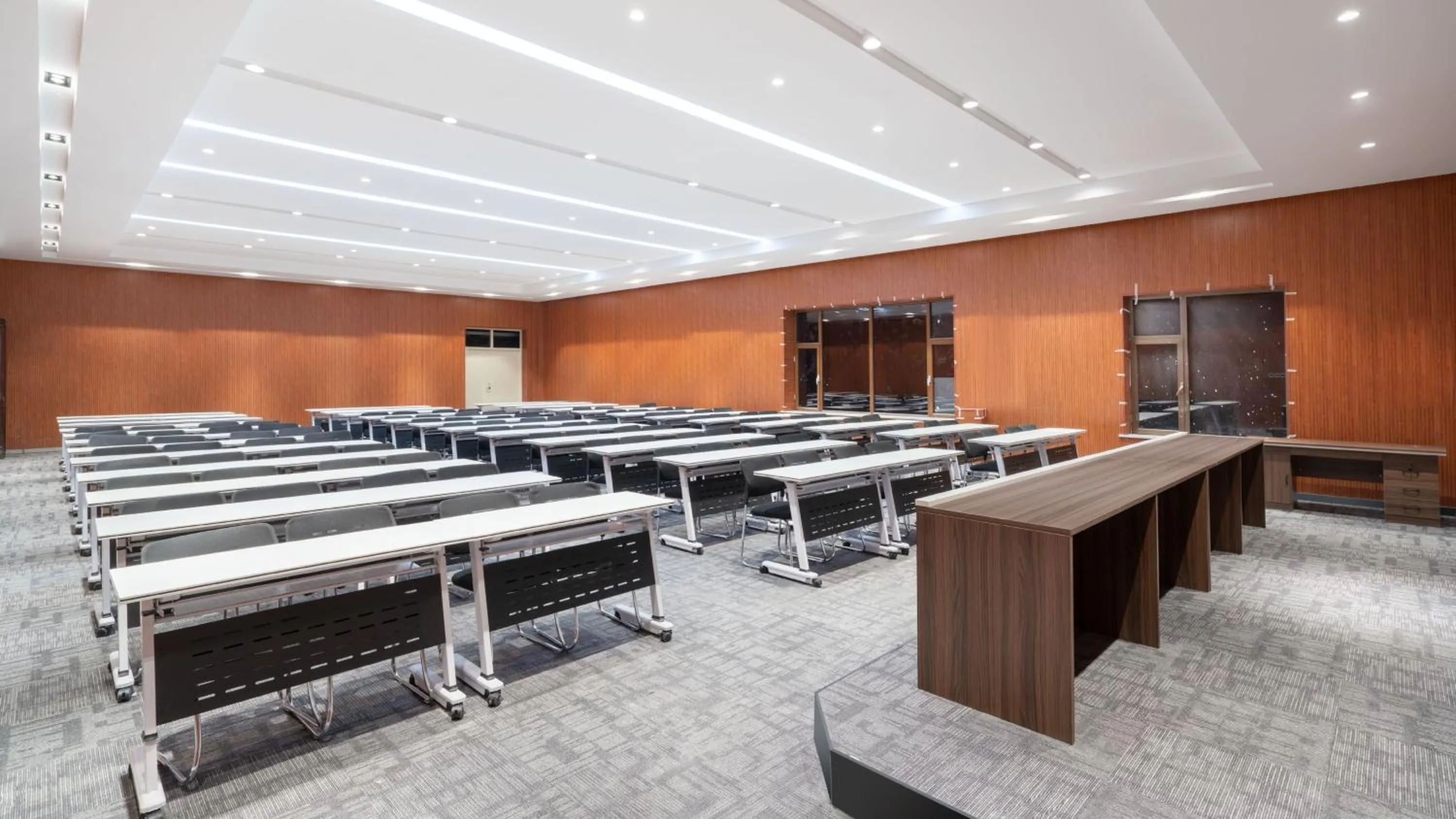 Meeting/conference room in Holiday Inn Express Cangzhou High-Tech Zone by IHG