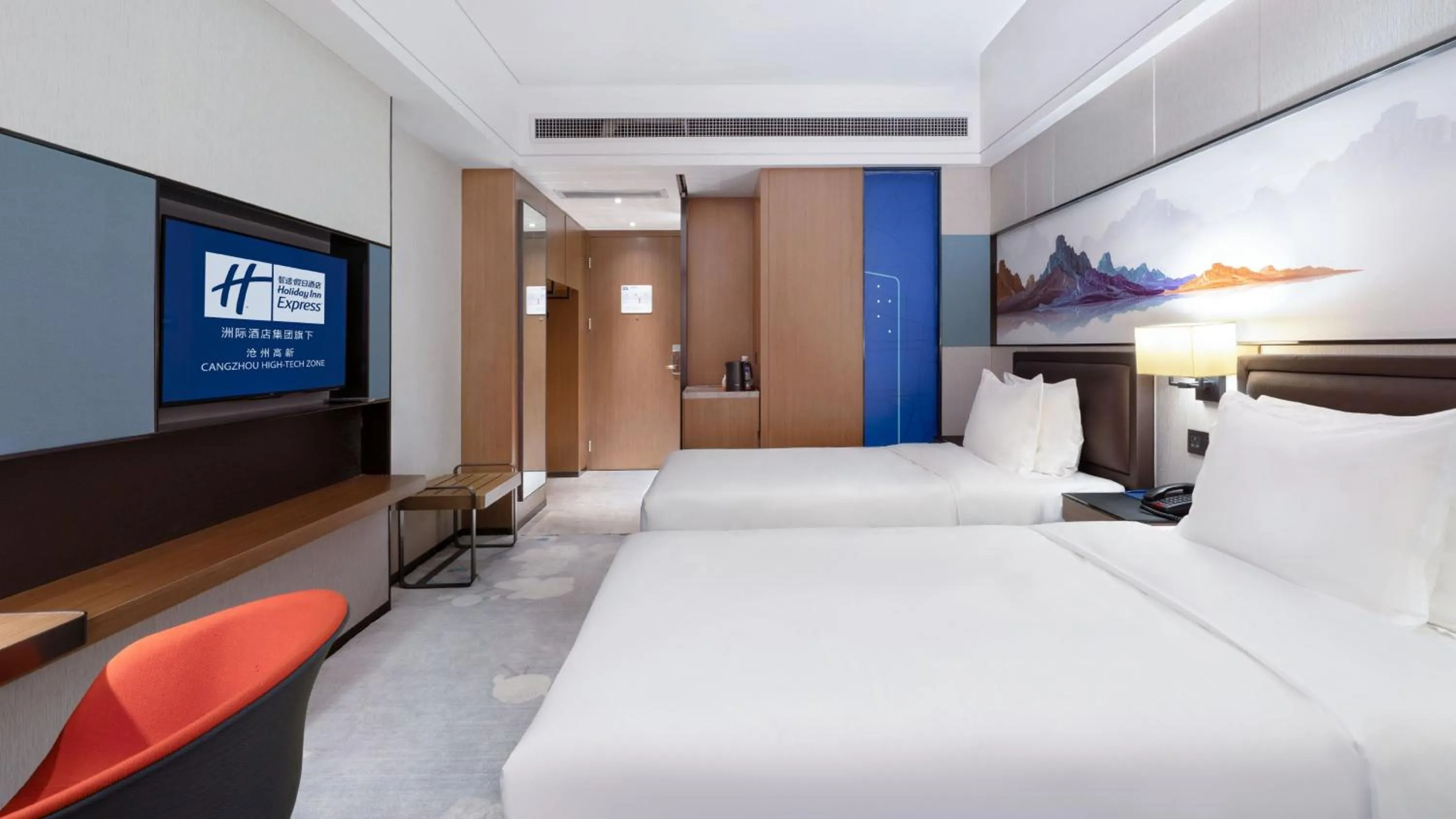 Photo of the whole room, Bed in Holiday Inn Express Cangzhou High-Tech Zone by IHG