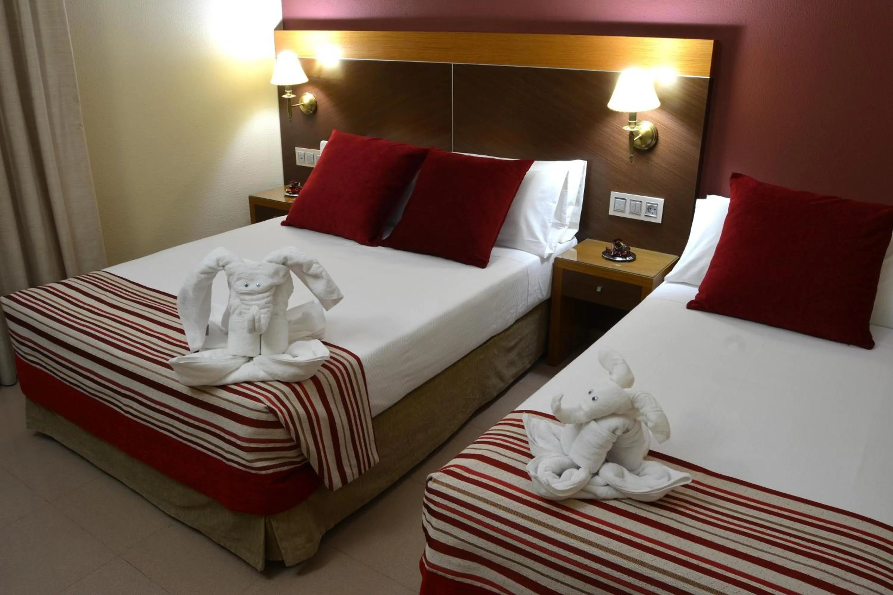 Photo of the whole room, Bed in Hotel Regio 2