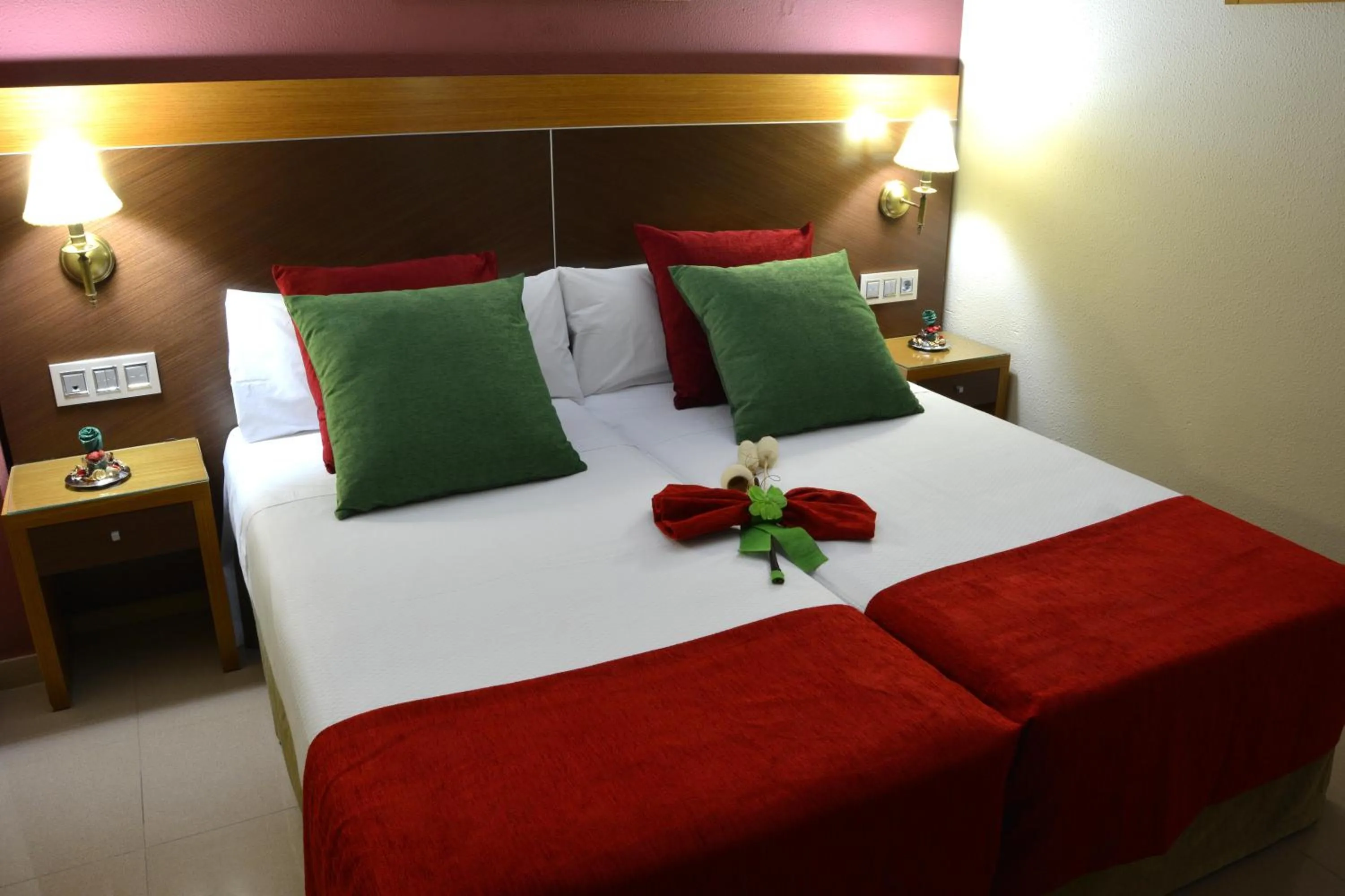 Property building, Bed in Hotel Regio 2