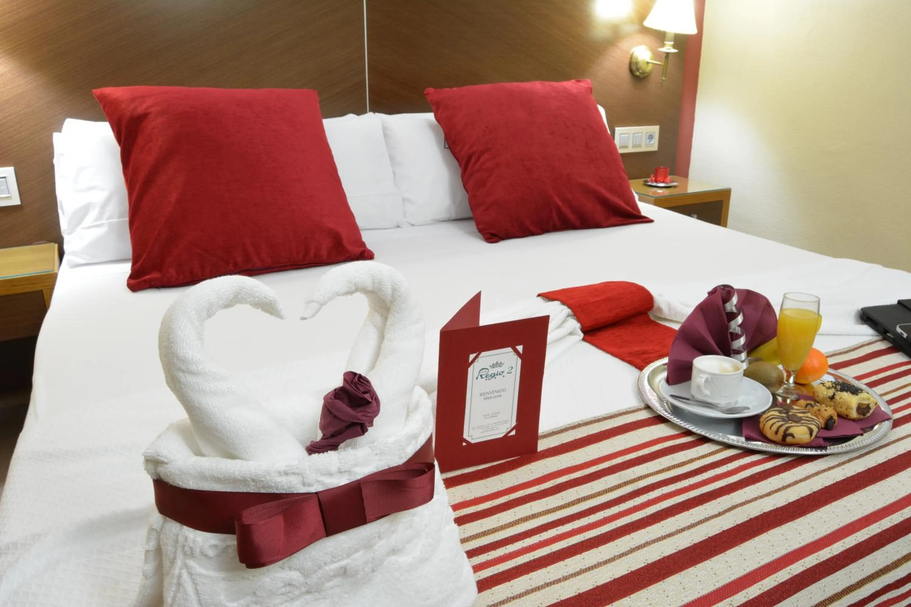 Property building, Bed in Hotel Regio 2