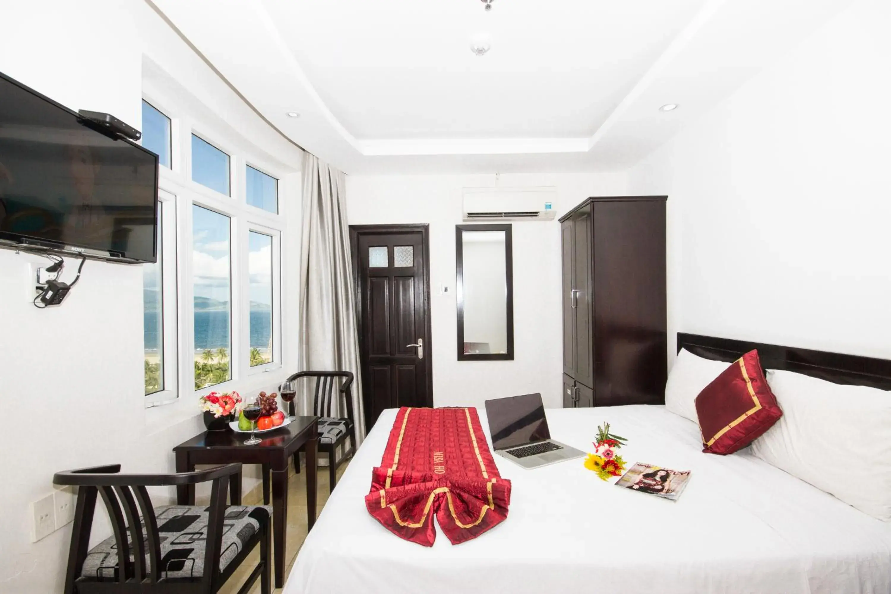 Deluxe Double Room with Sea View in Misa Hotel Da Nang Deluxe Double Room with Sea View in Misa Hotel Da Nang