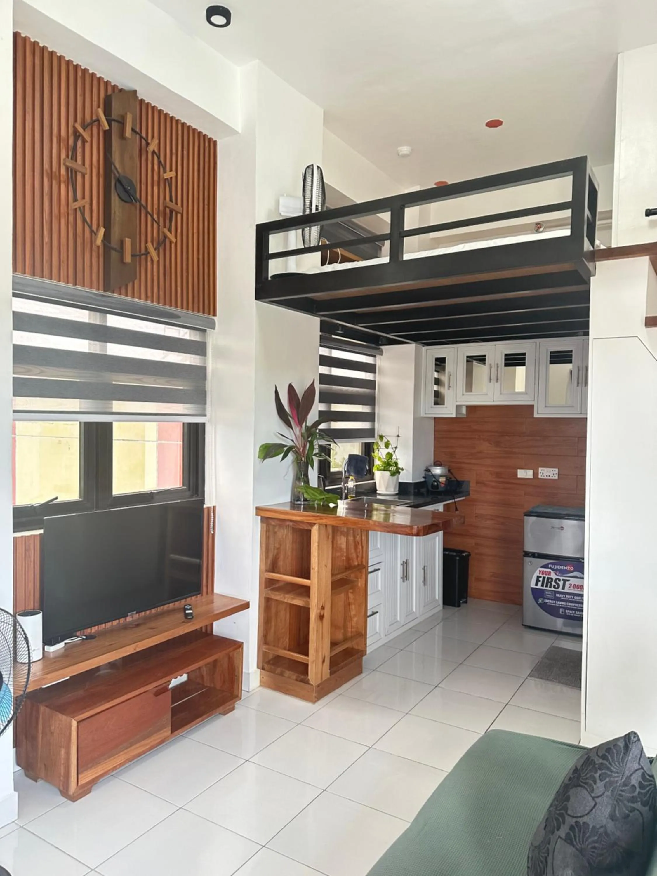 Evening entertainment in Burj Calapan