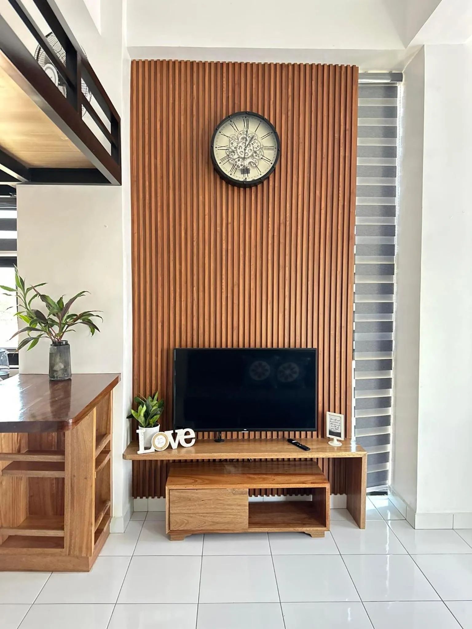 TV and multimedia in Burj Calapan
