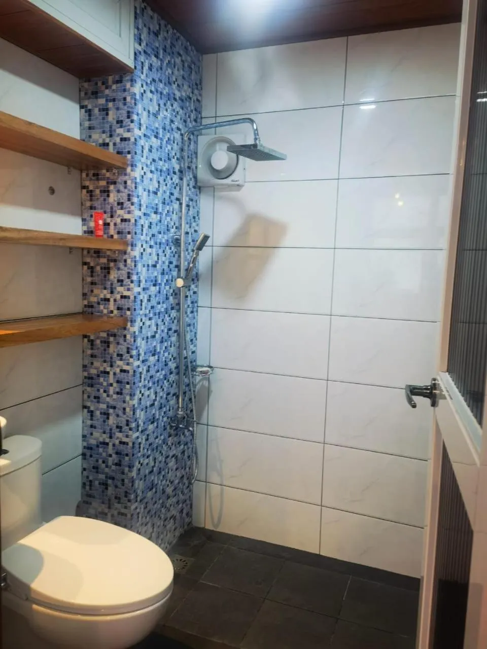 Bathroom in Burj Calapan