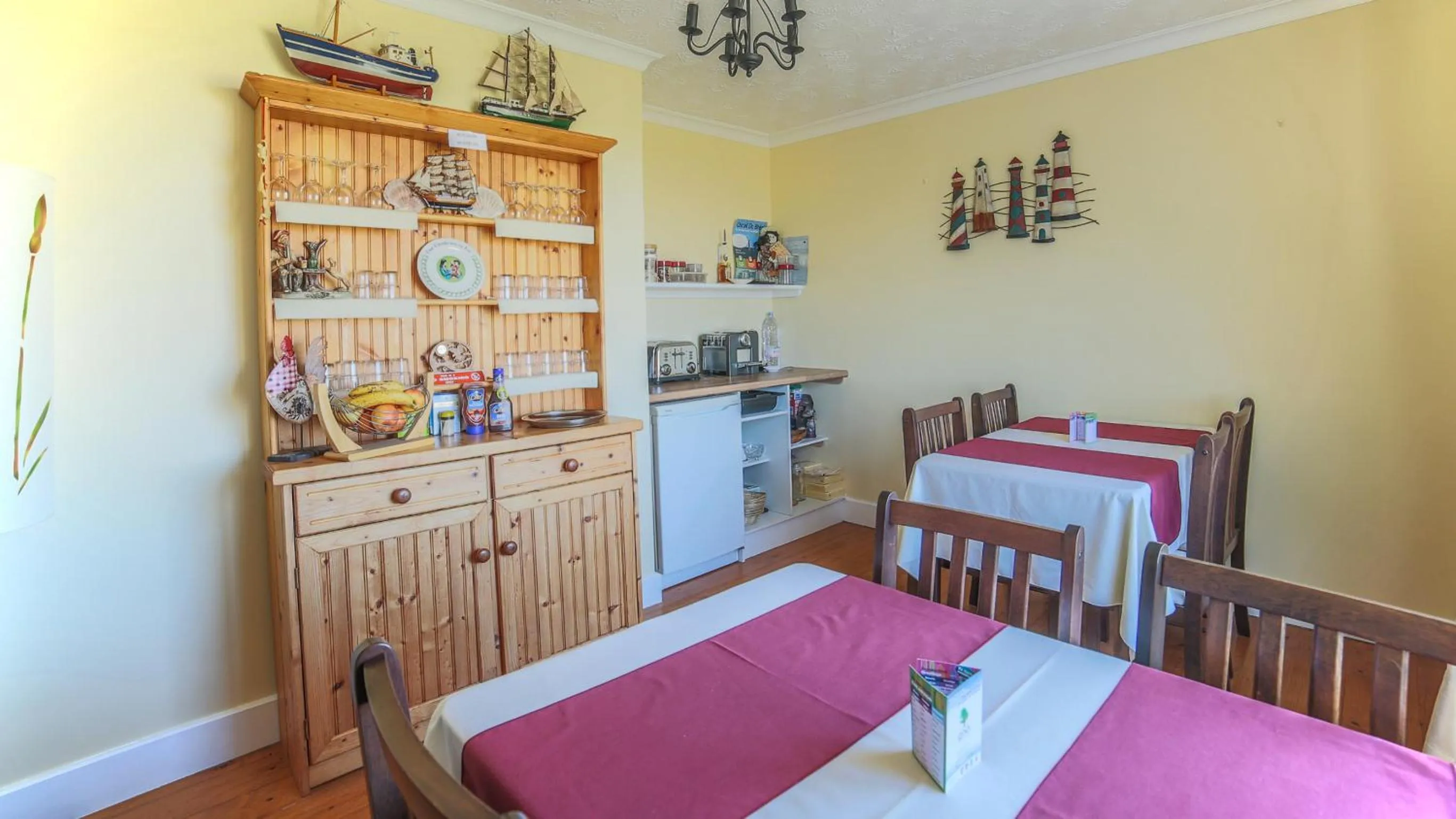 Photo of the whole room in Bru Chlann Lir