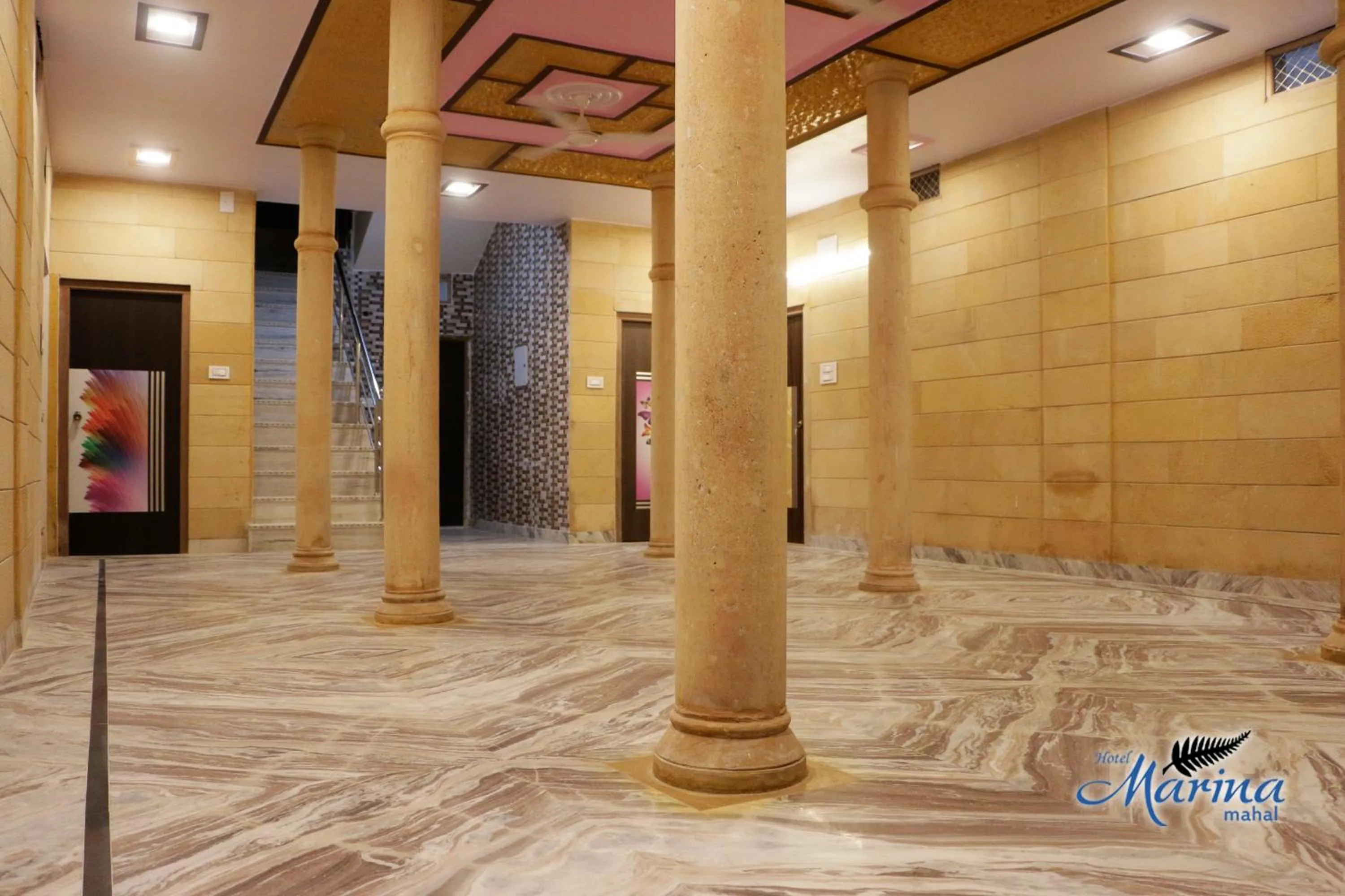 Lobby or reception in Hotel Marina Mahal with Swimming Pool