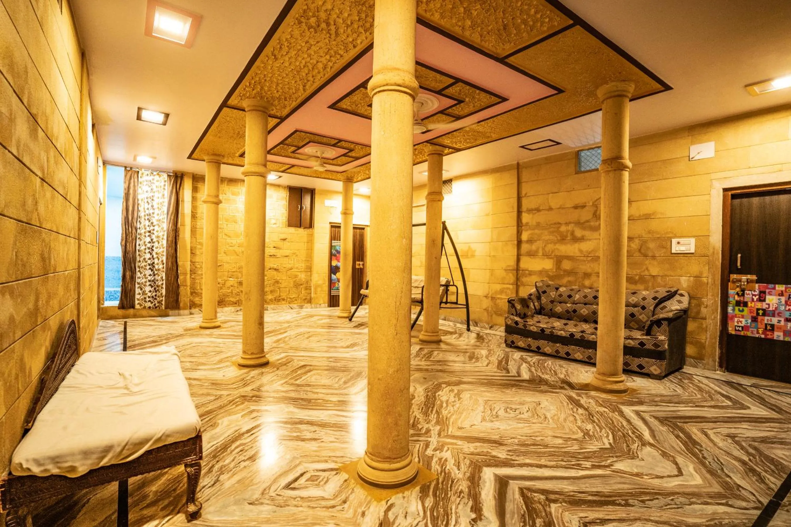 Living room in Hotel Marina Mahal with Swimming Pool