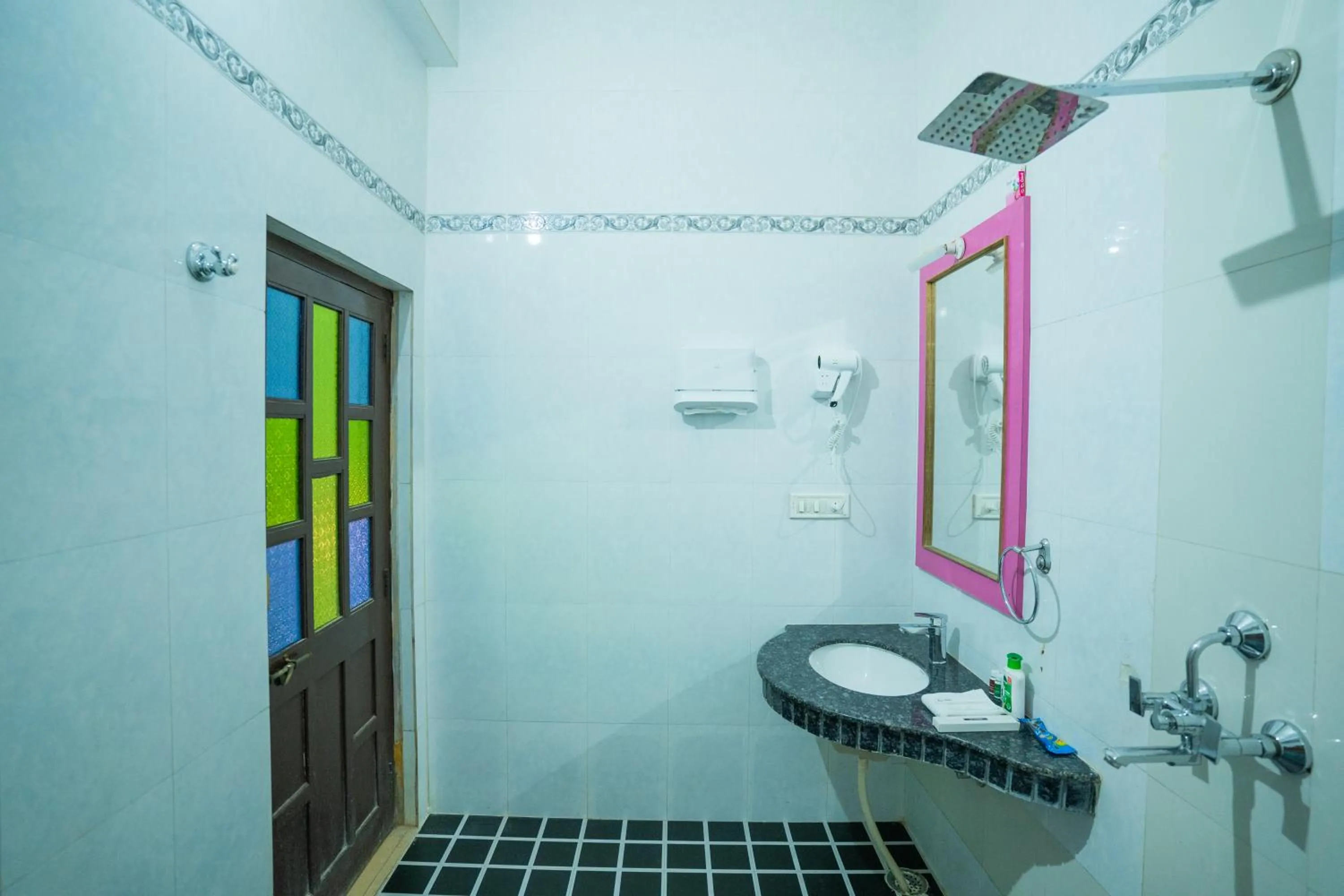 Shower in Hotel Marina Mahal with Swimming Pool