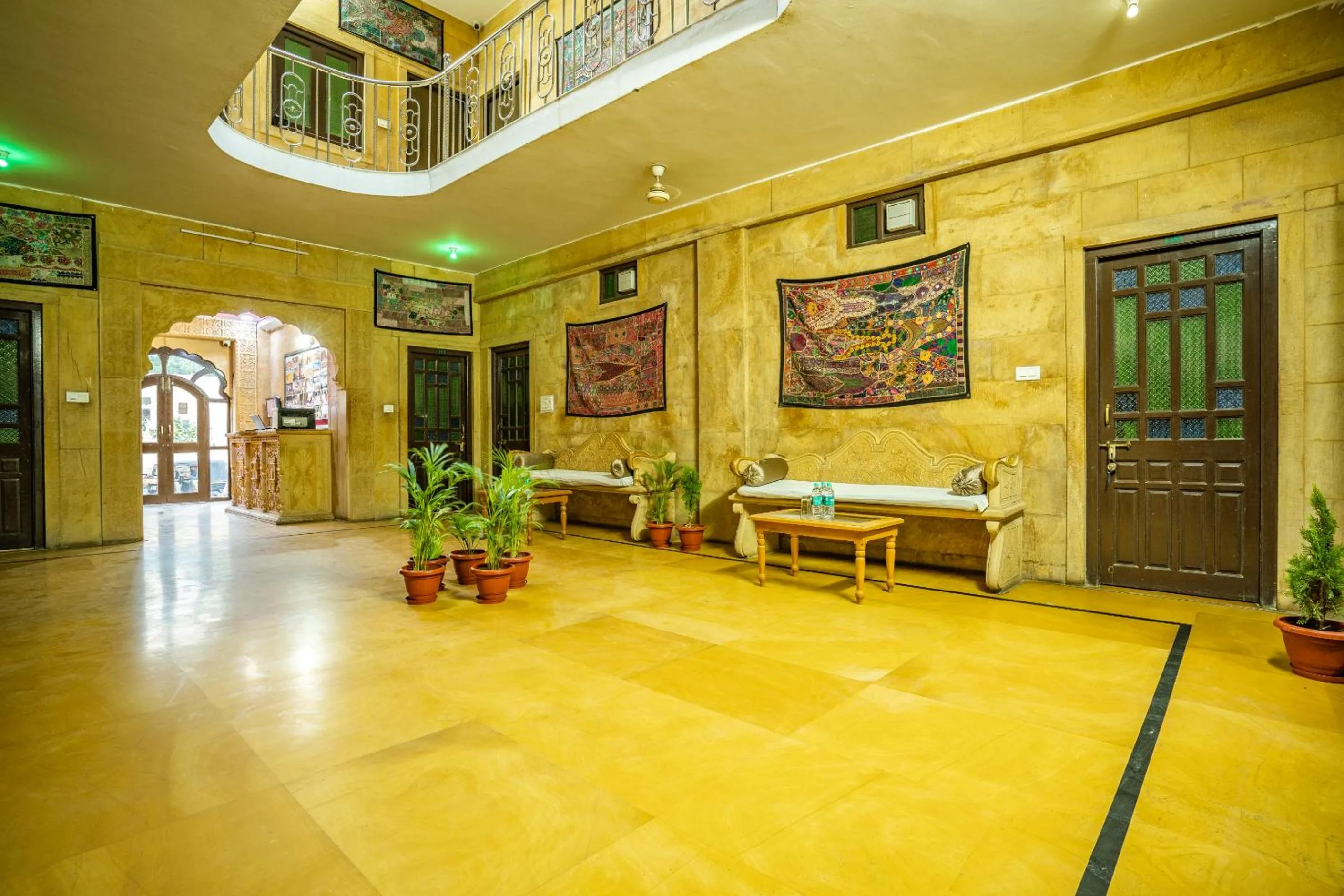 Living room in Hotel Marina Mahal with Swimming Pool