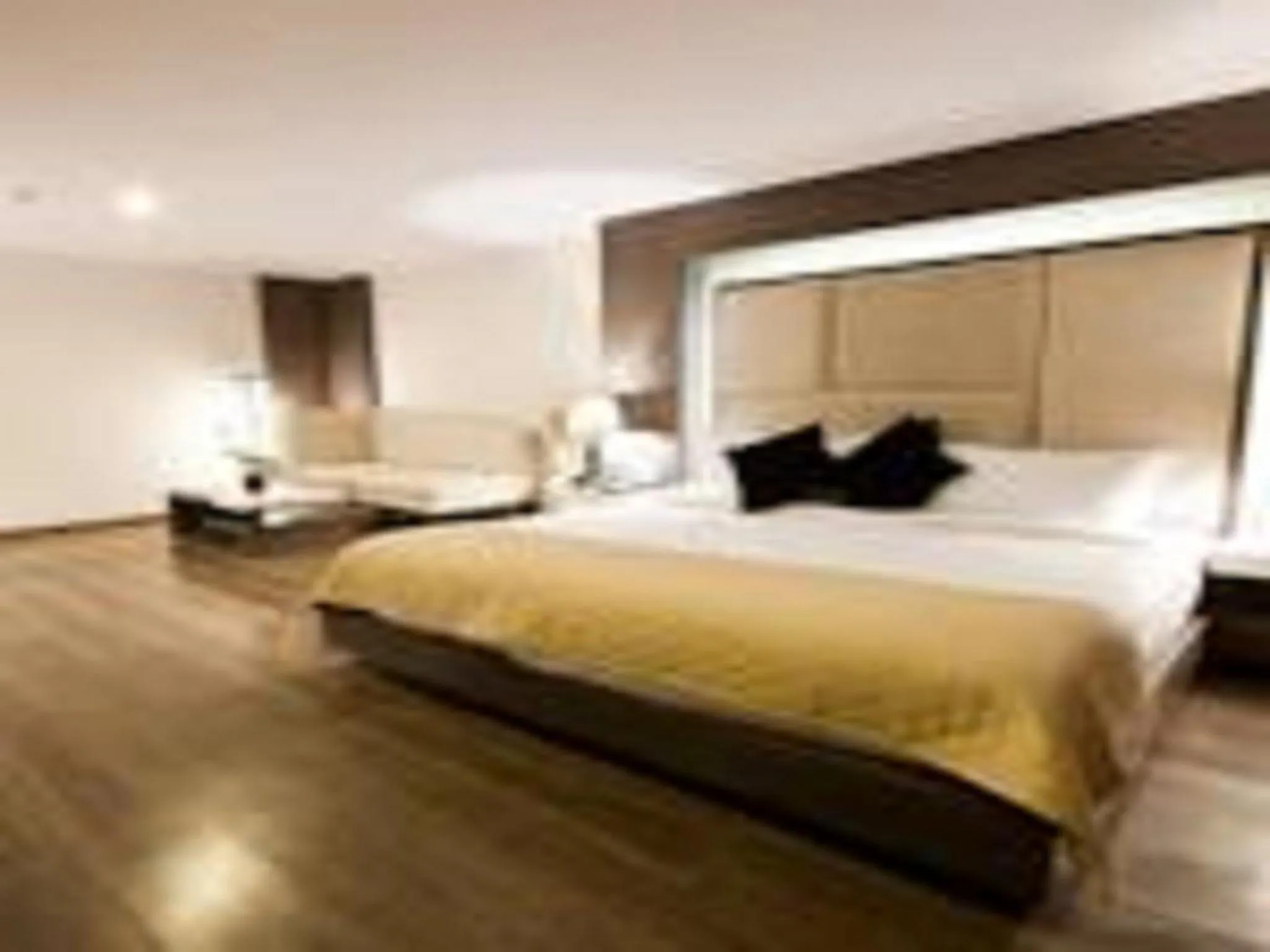 Photo of the whole room, Bed in Golden Tulip Jaipur City Center