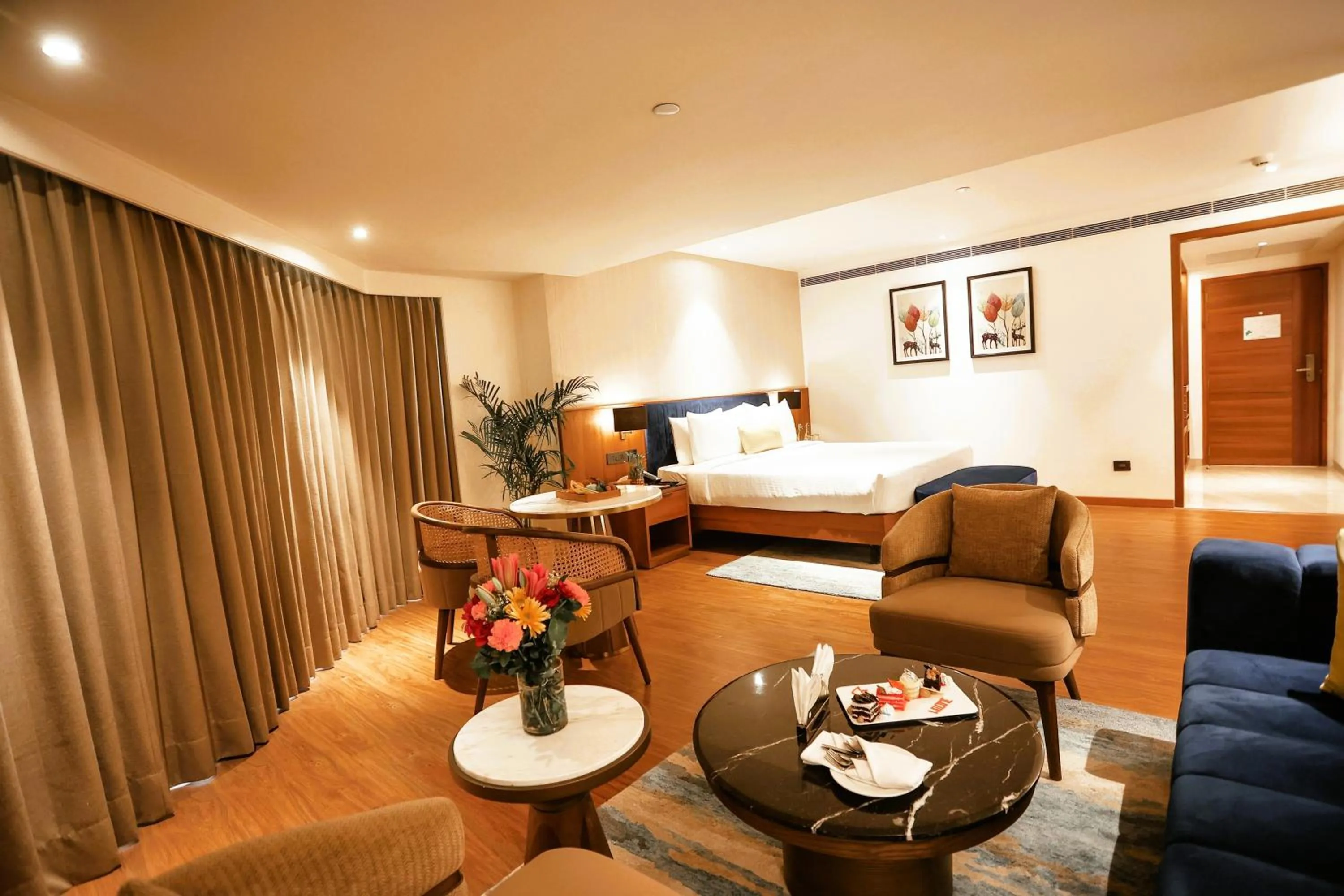 Bedroom, Bed in Golden Tulip Jaipur City Center