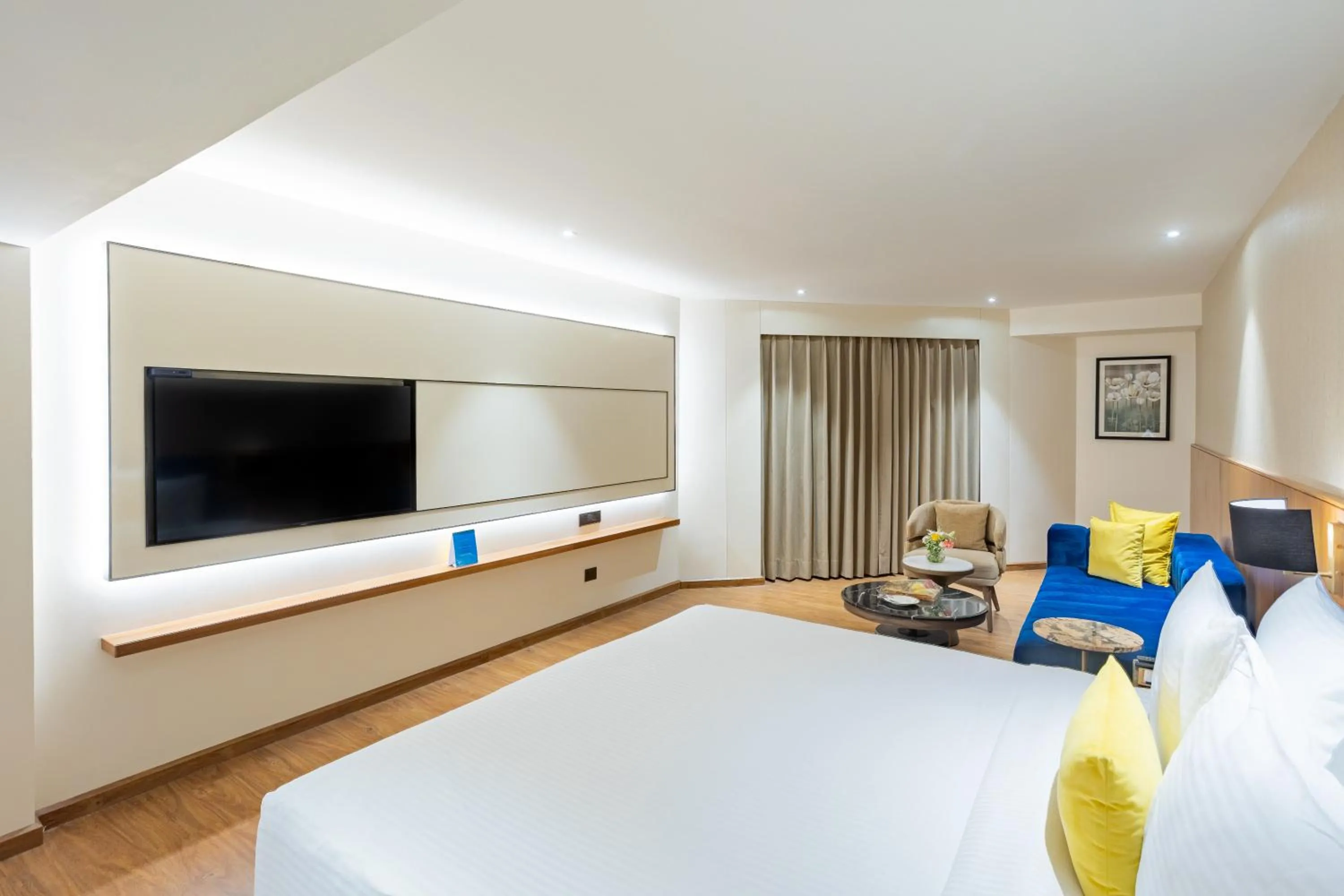 Bedroom, Bed in Golden Tulip Jaipur City Center