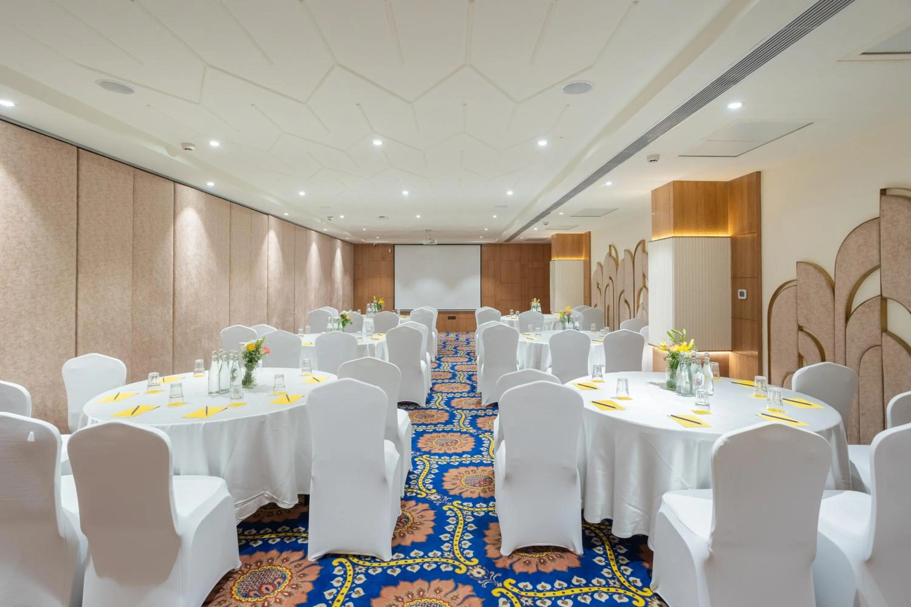 Meeting/conference room in Golden Tulip Jaipur City Center