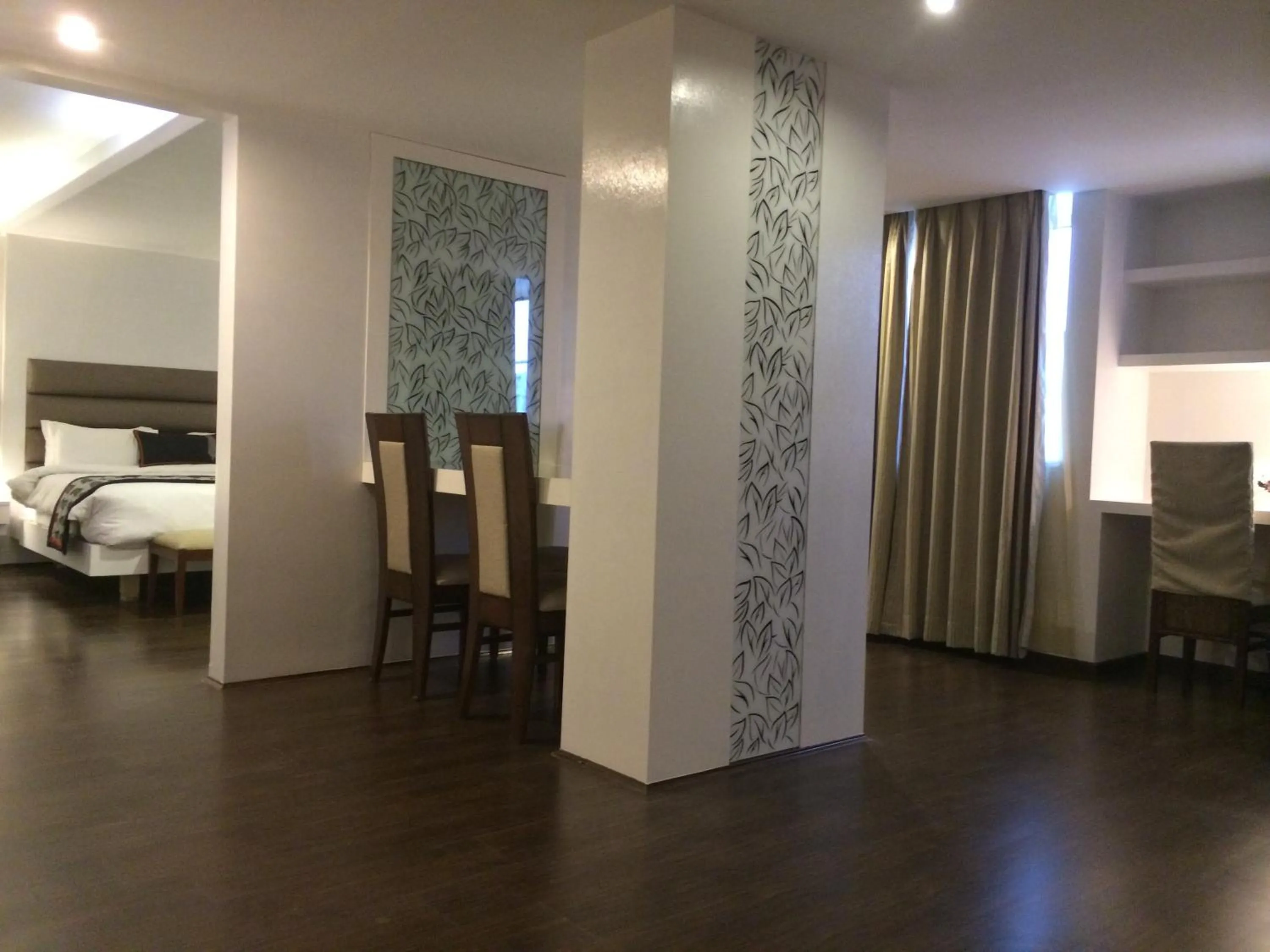 Photo of the whole room, Bed in Golden Tulip Jaipur City Center