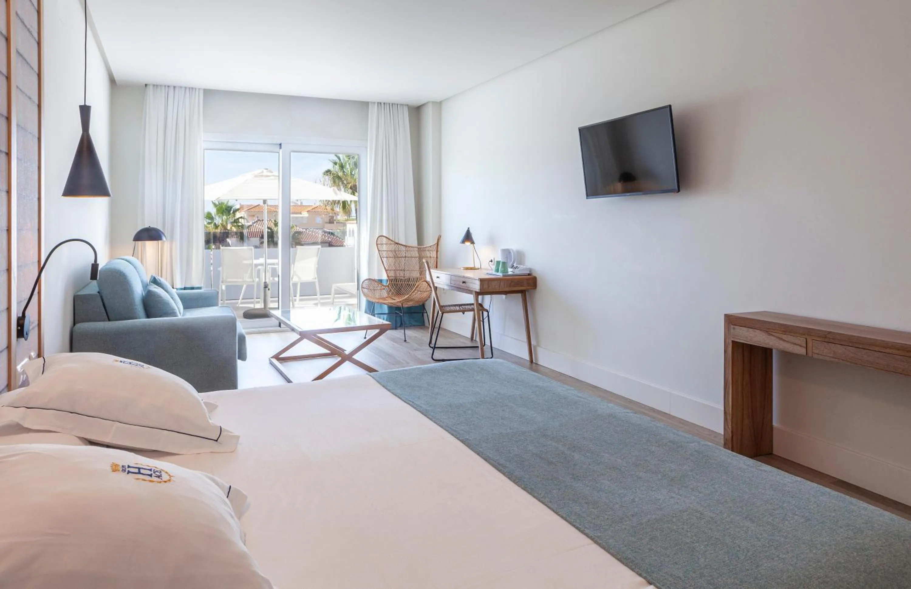 Photo of the whole room, Bed in Playa de la Luz