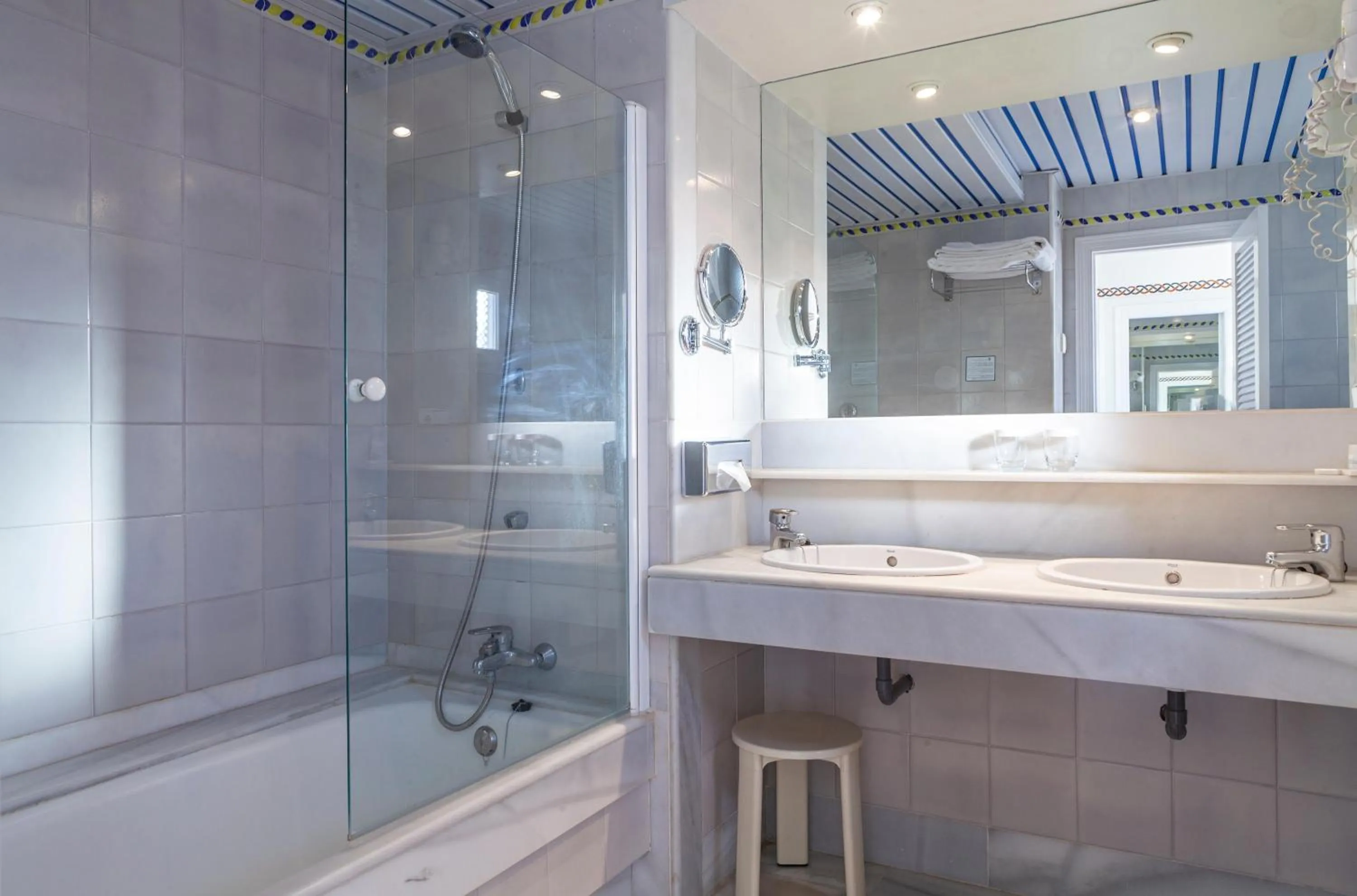 Shower in Playa de la Luz