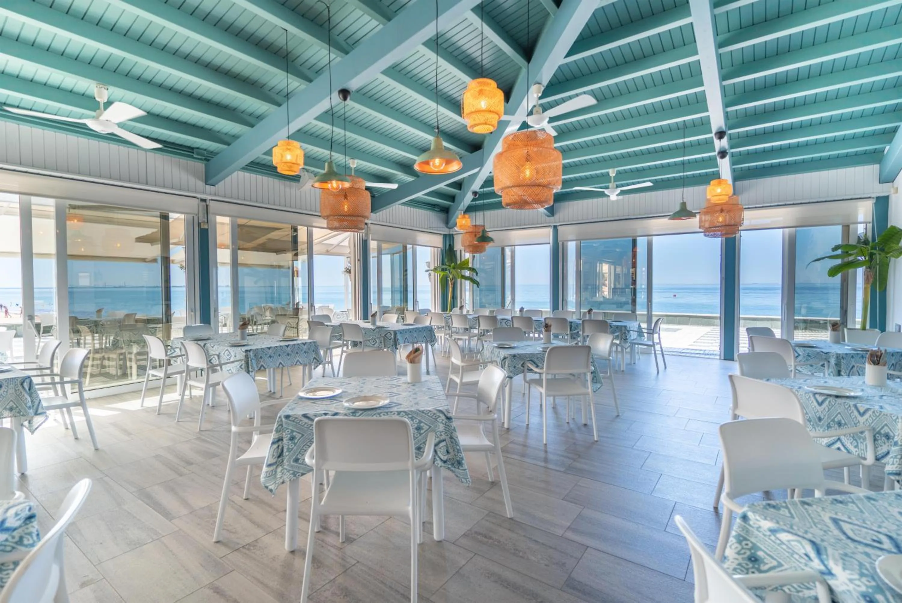 Restaurant/places to eat in Playa de la Luz