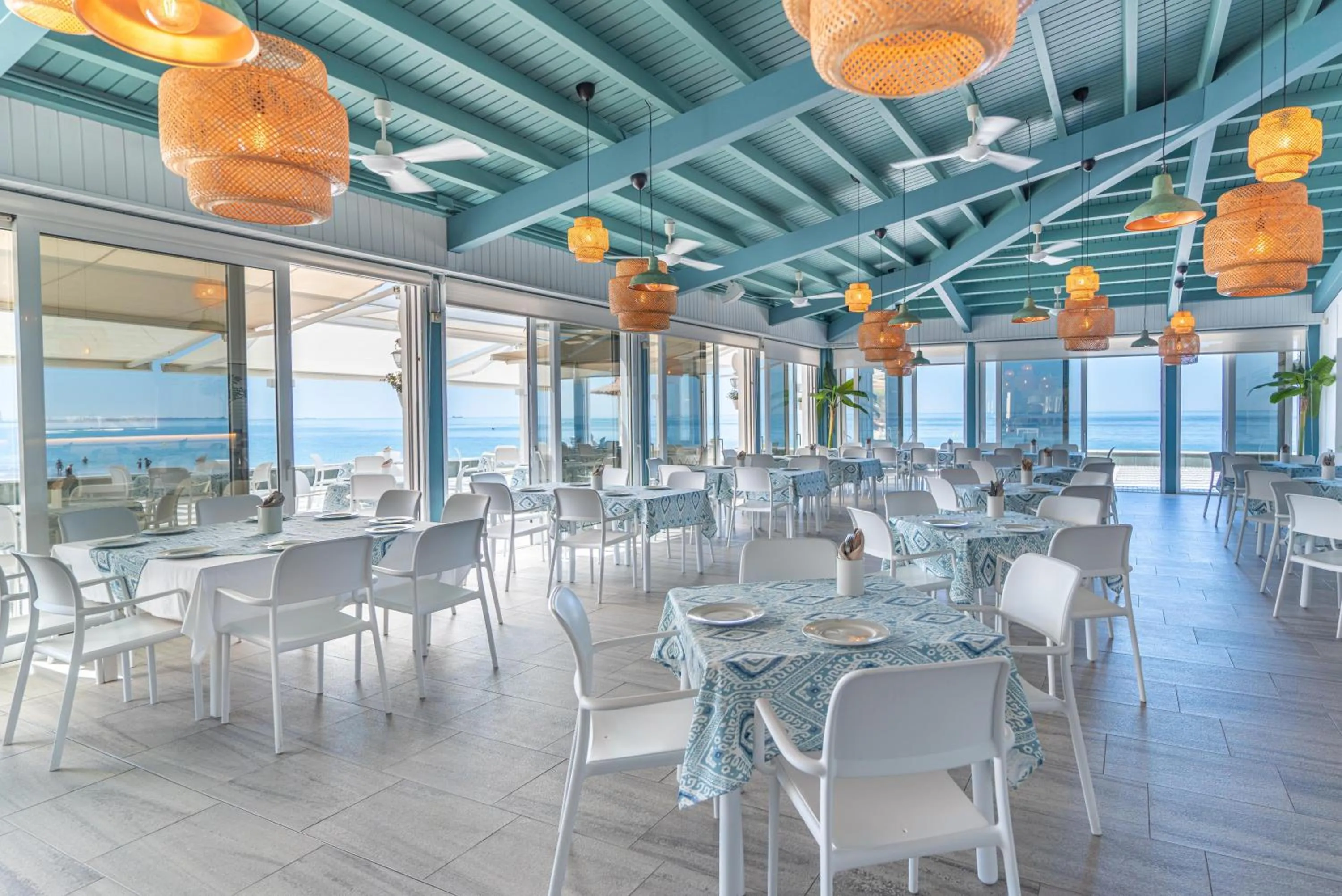 Restaurant/places to eat in Playa de la Luz