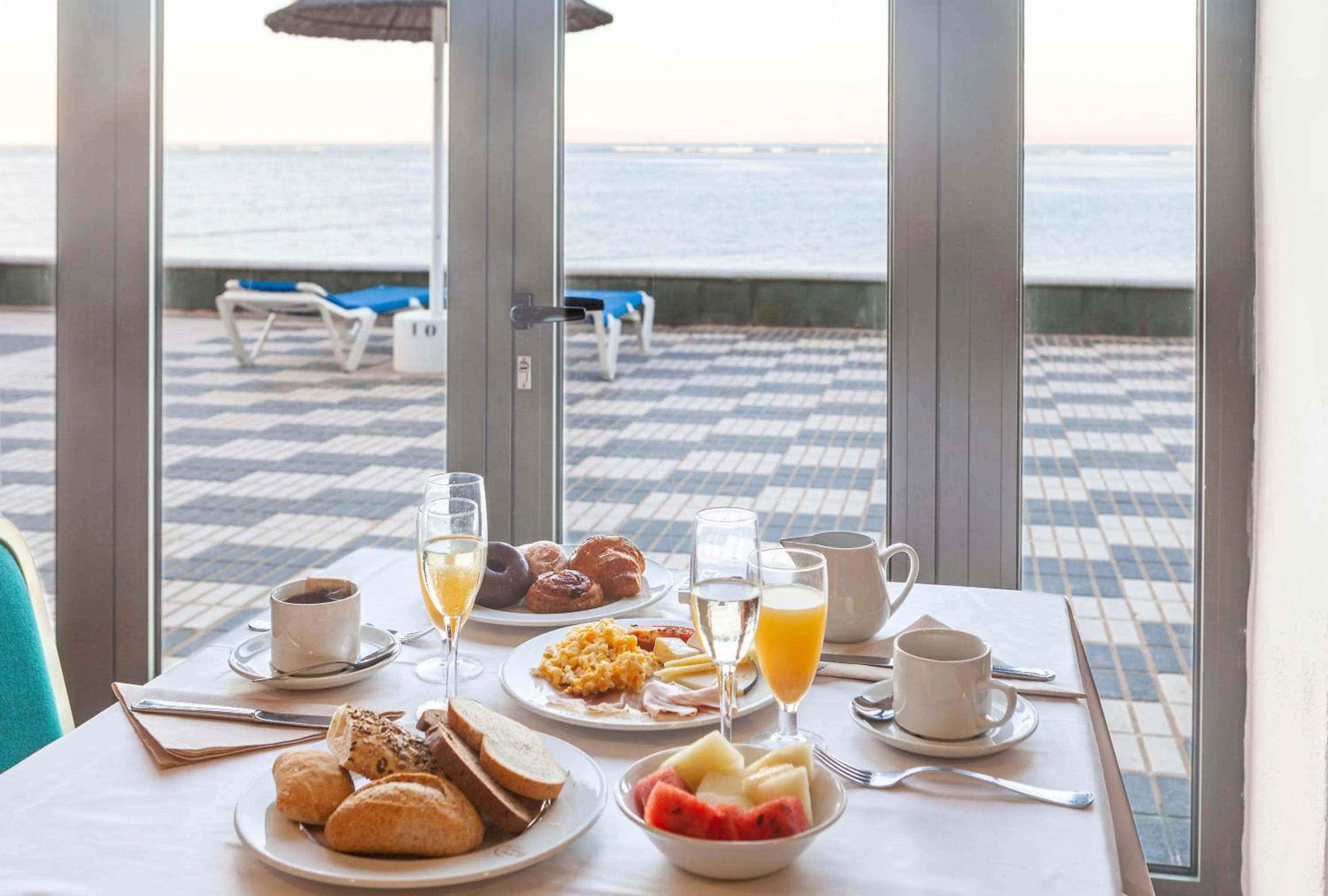 Restaurant/places to eat in Playa de la Luz