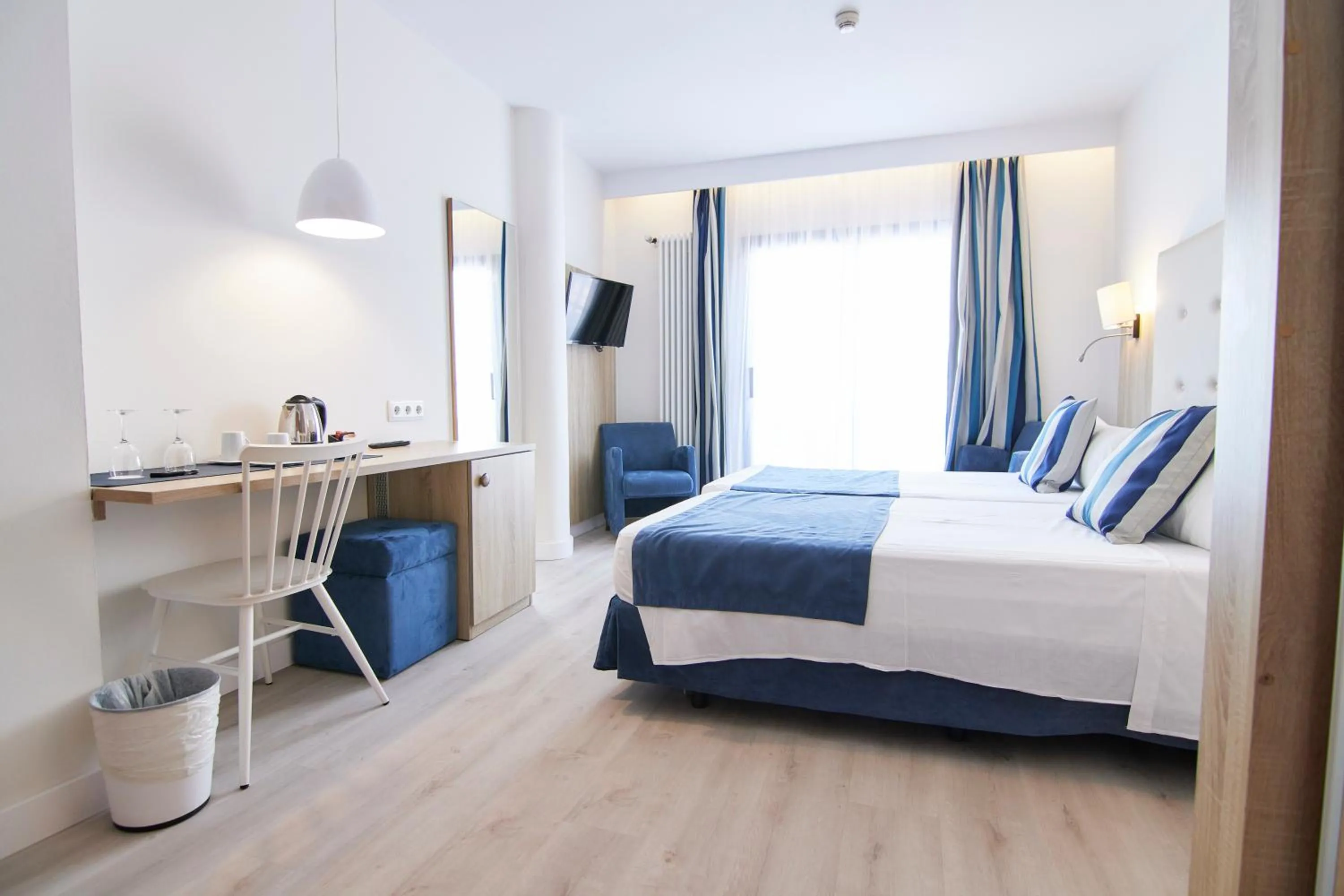 Photo of the whole room, Bed in Los Geranios