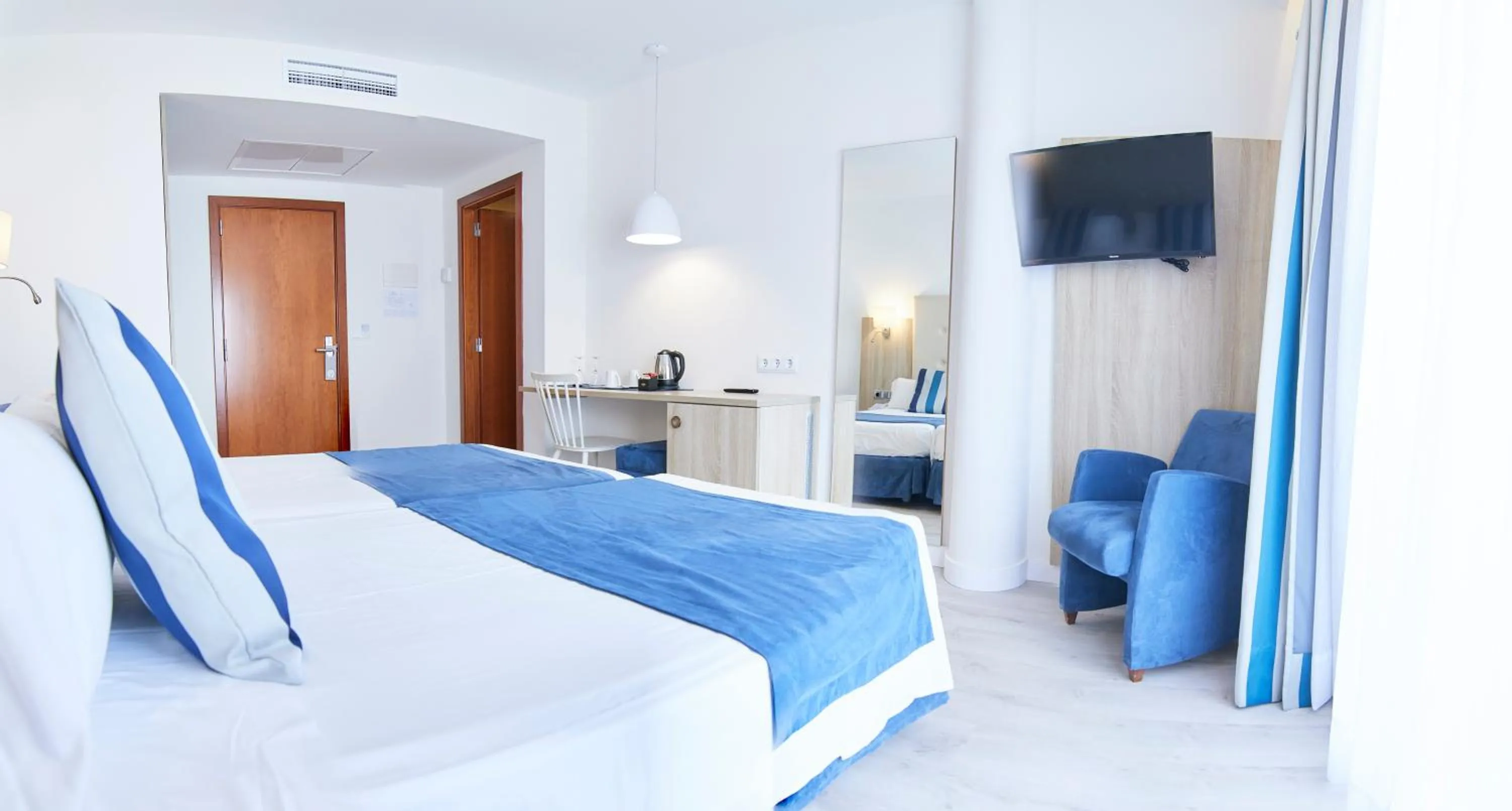 Photo of the whole room, Bed in Los Geranios