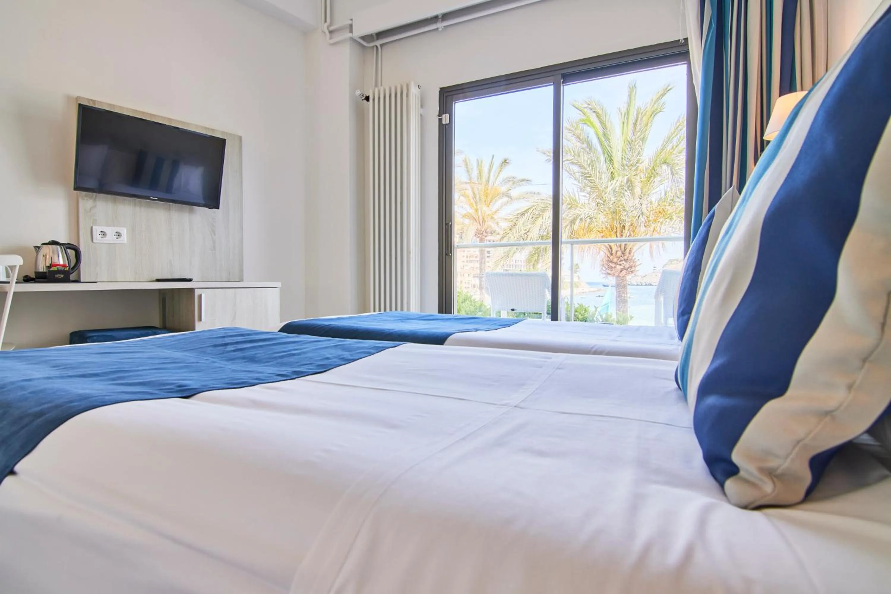 Bedroom, Bed in Los Geranios