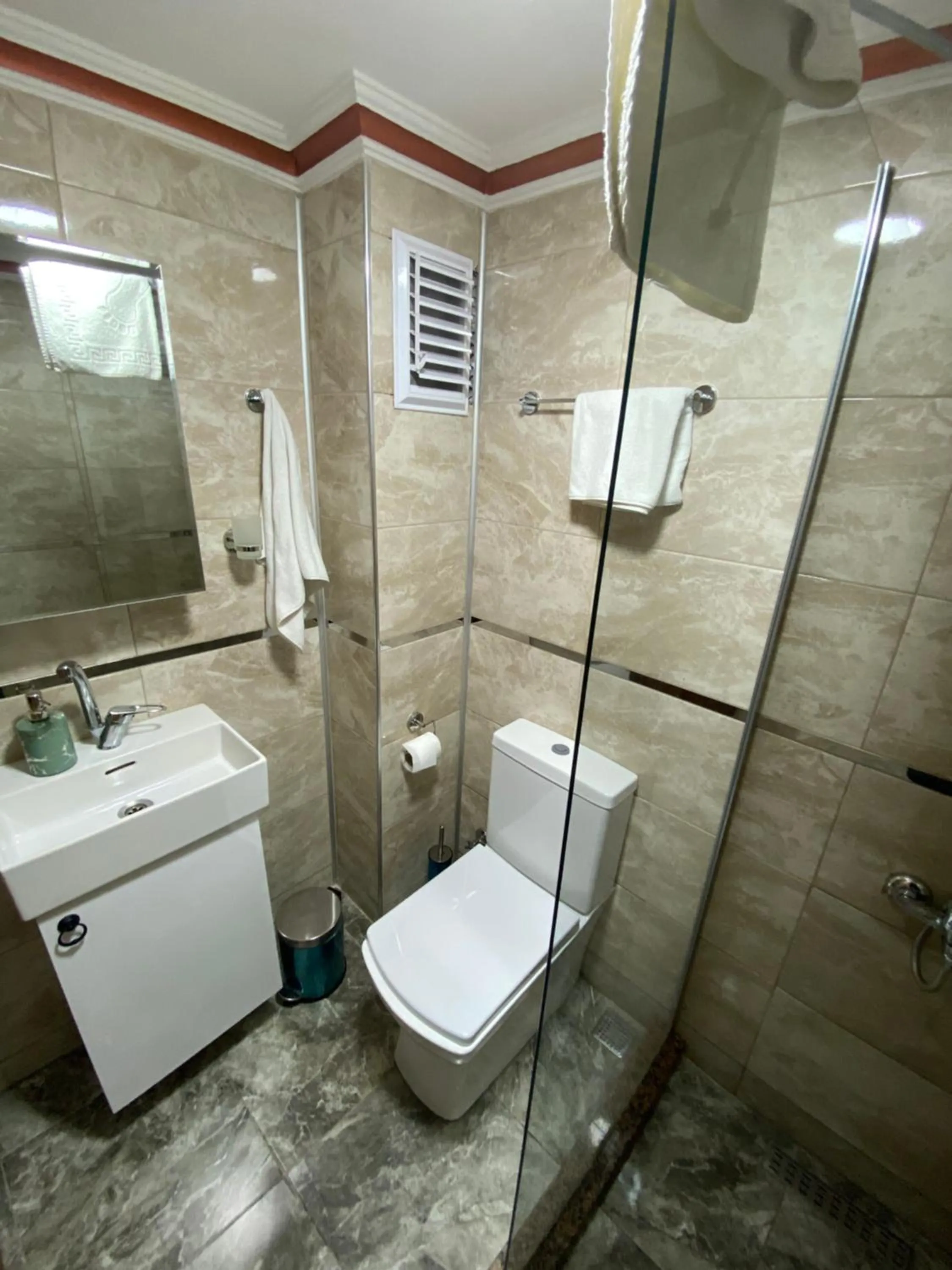 Shower in GOLDEN ARROW OLD CİTY HOTEL