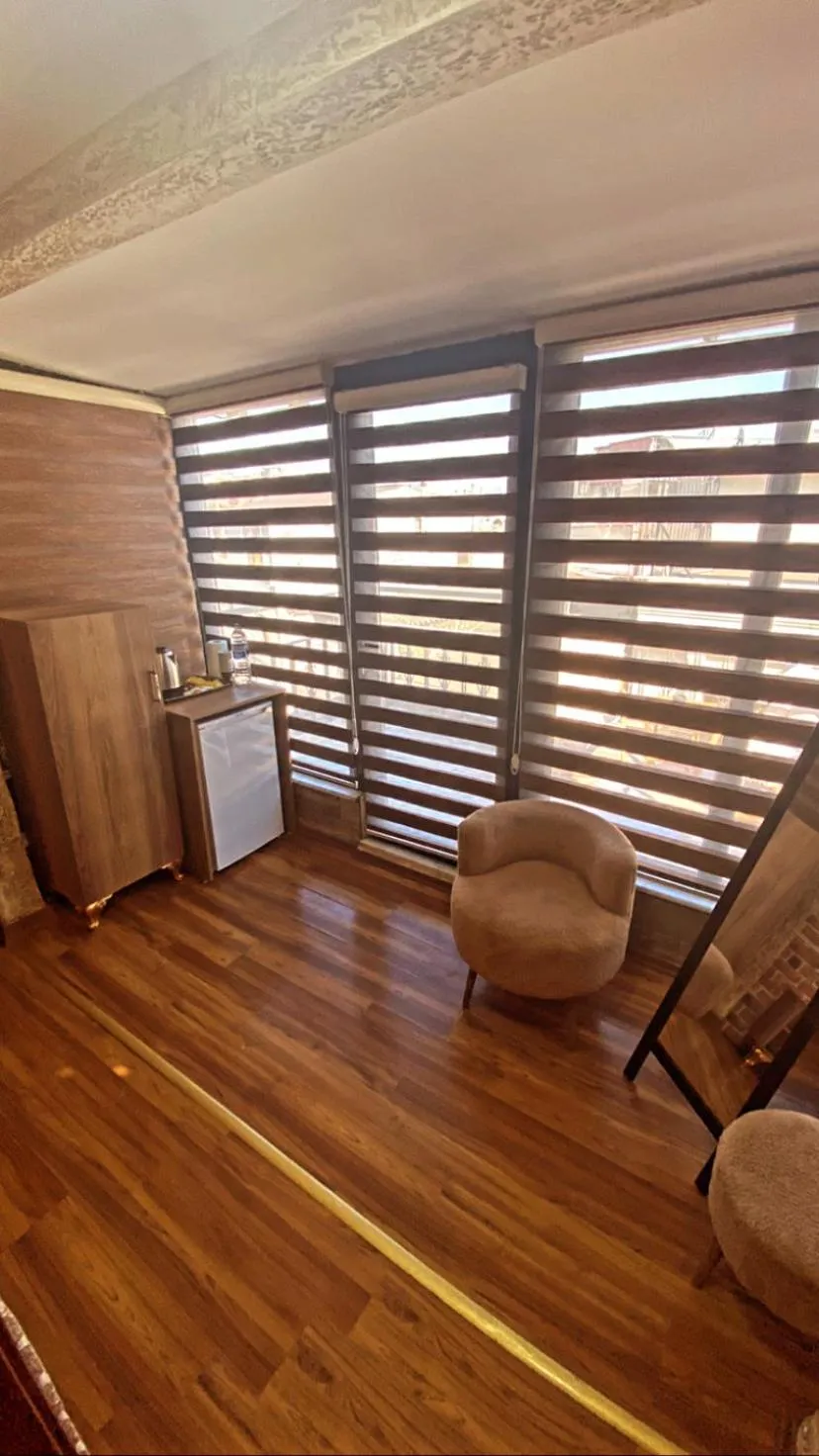 Kitchen or kitchenette in GOLDEN ARROW OLD CİTY HOTEL