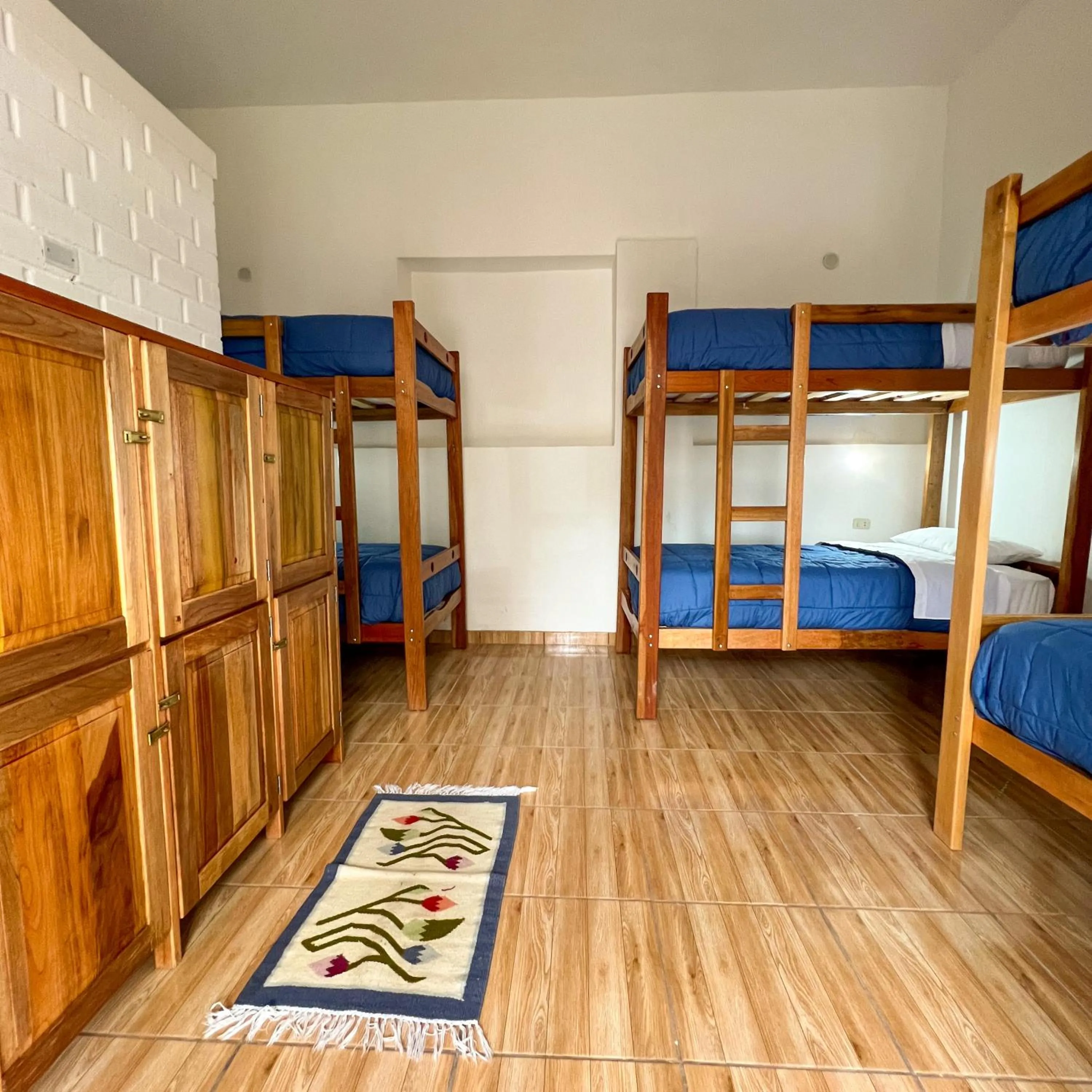 Photo of the whole room, Bed in Tupac Huaraz