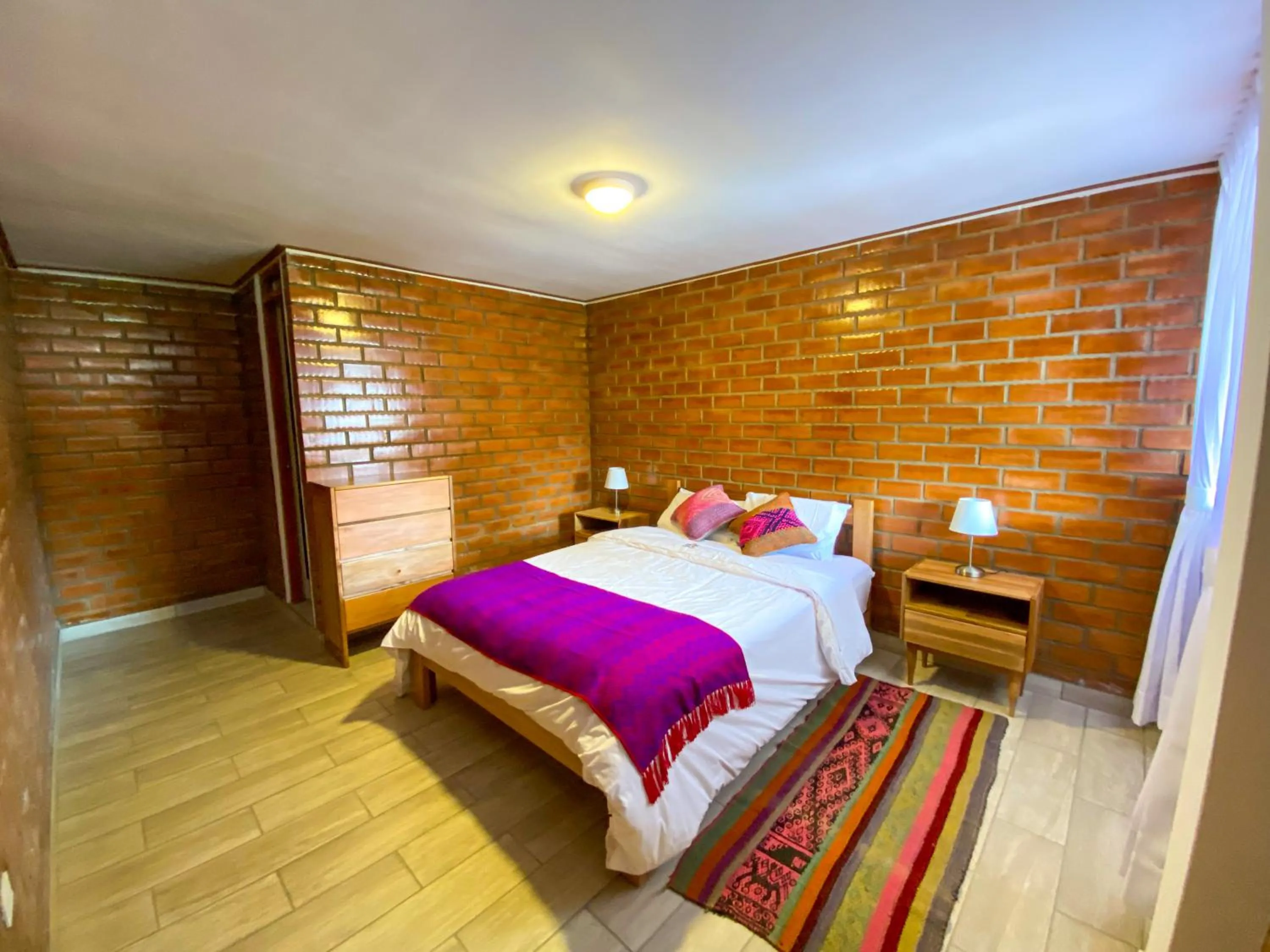 Photo of the whole room, Bed in Tupac Huaraz