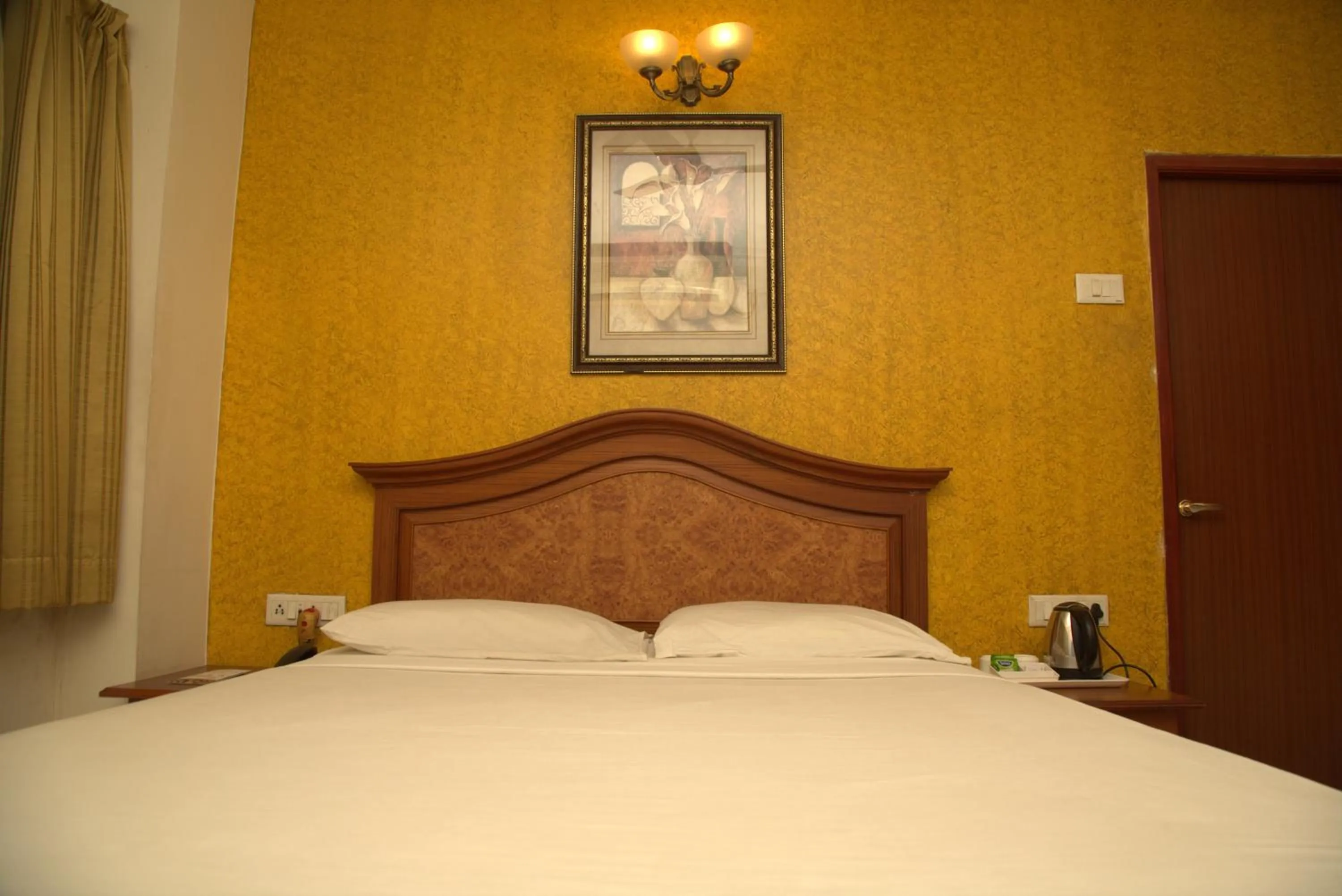 Bed in Kings Hotel Egmore