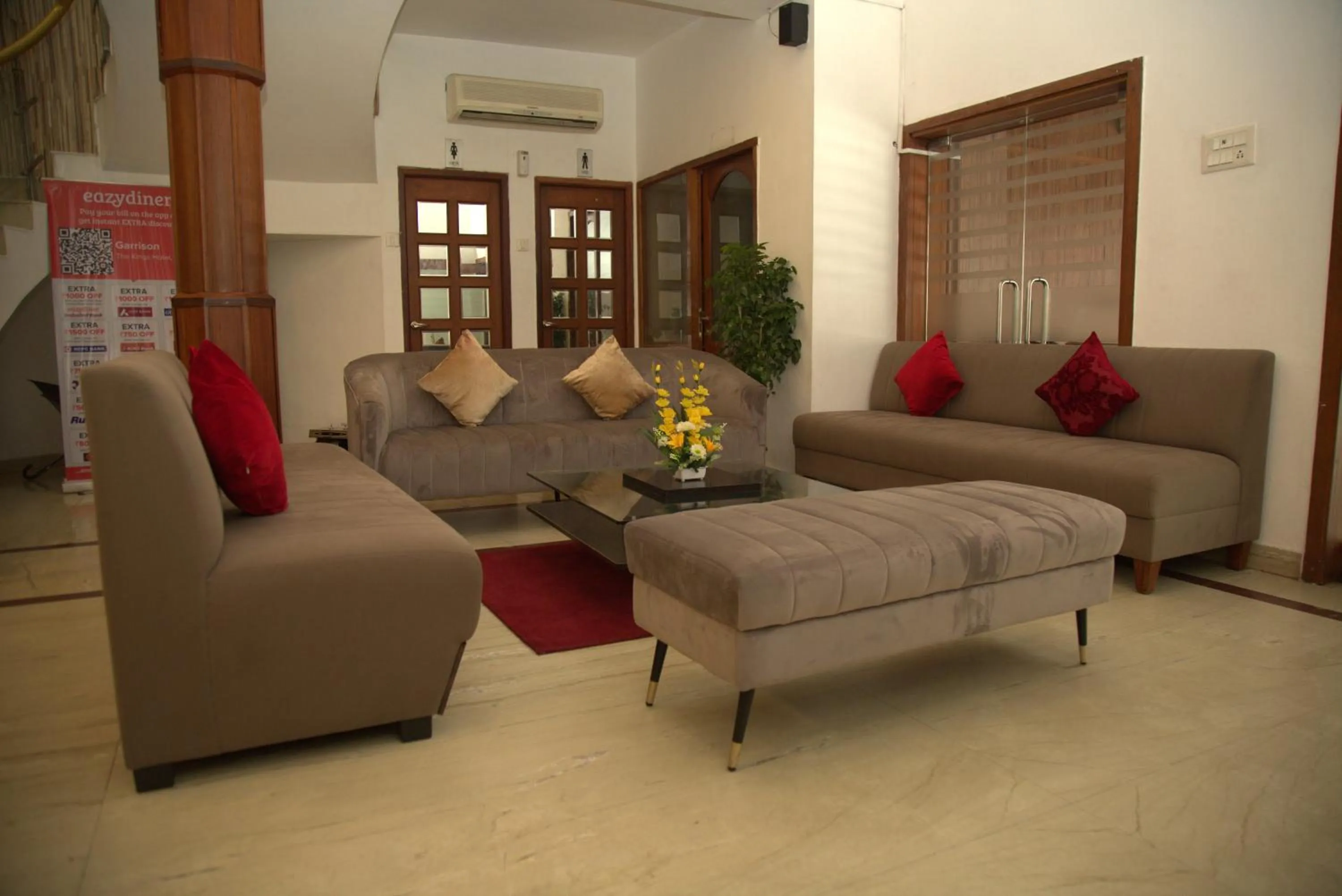 Seating area in Kings Hotel Egmore