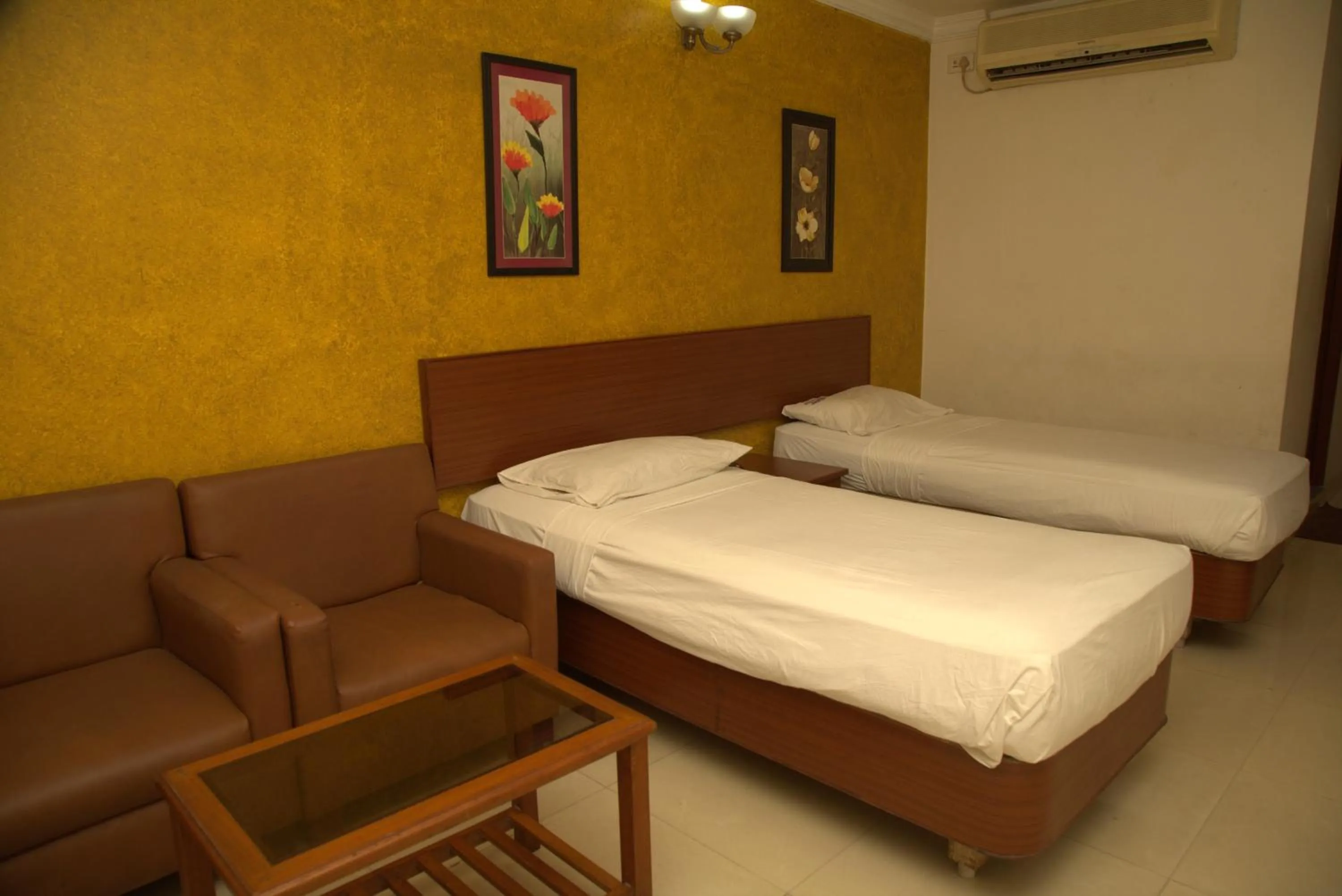 Bed in Kings Hotel Egmore