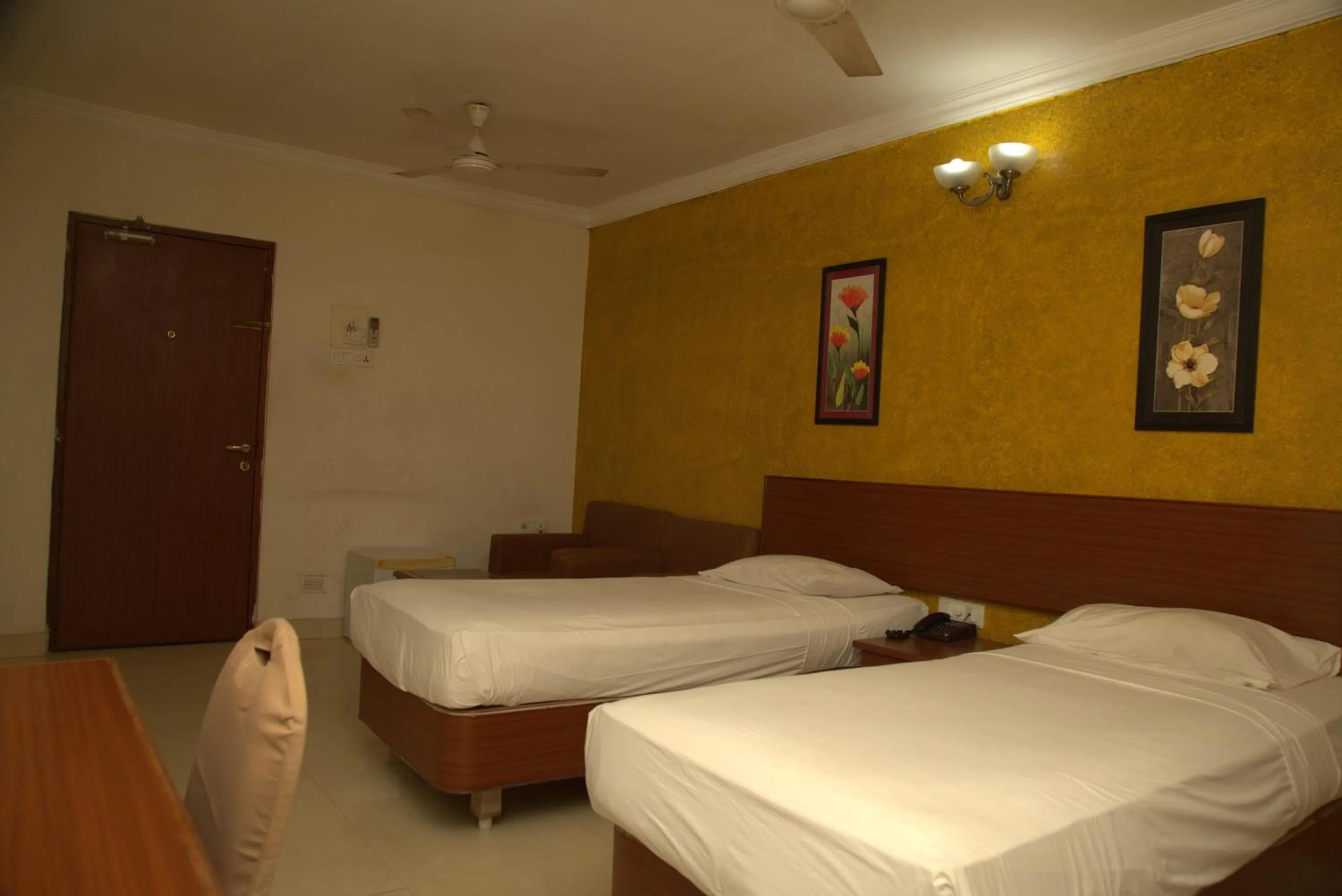 Bed in Kings Hotel Egmore