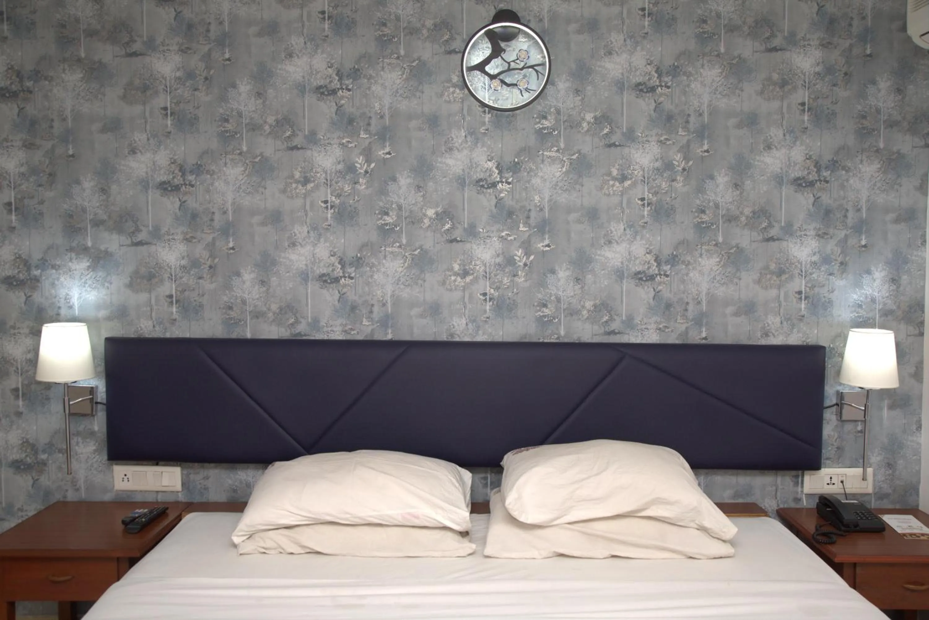 Bed in Kings Hotel Egmore