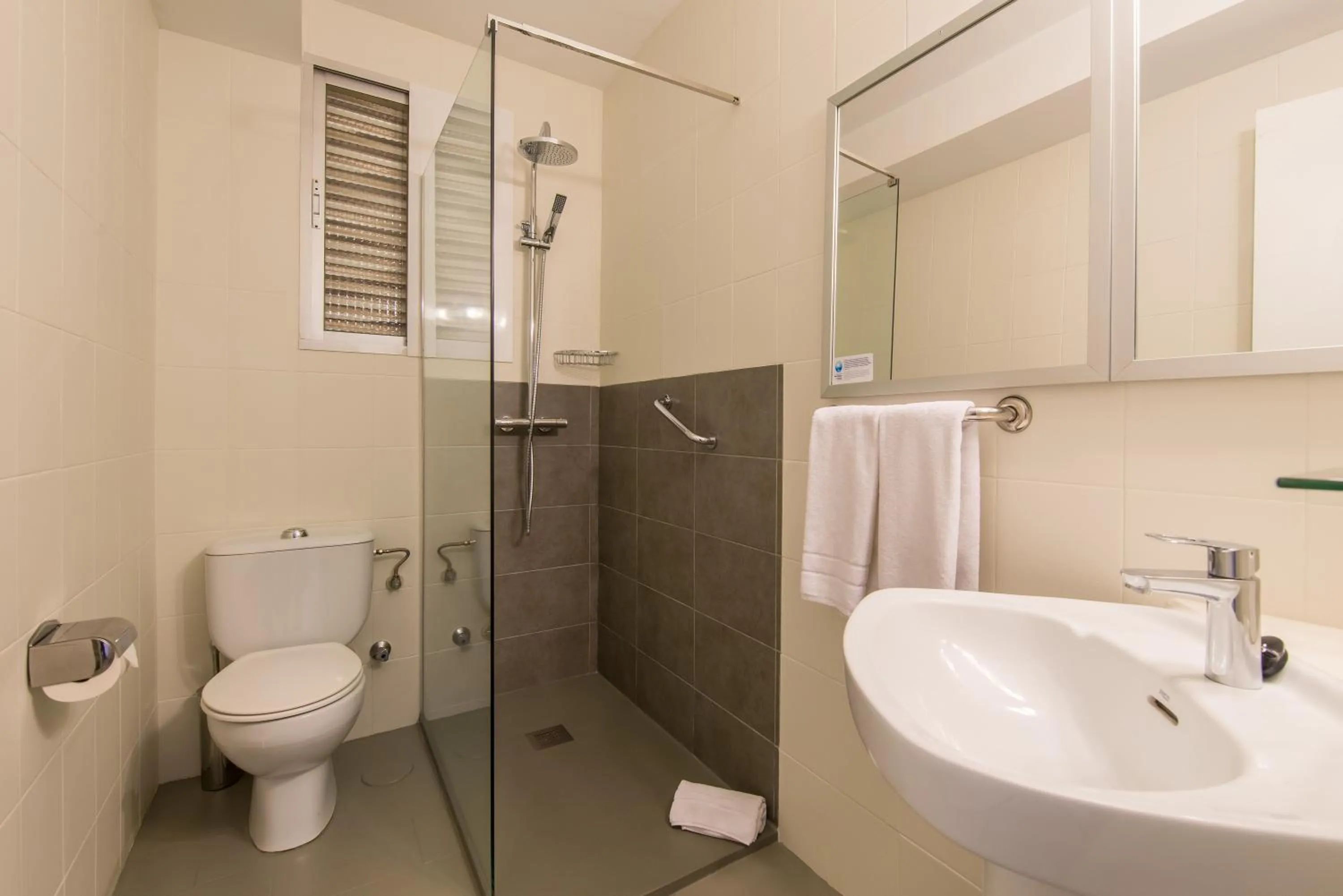 Bathroom in NeoMagna Madrid