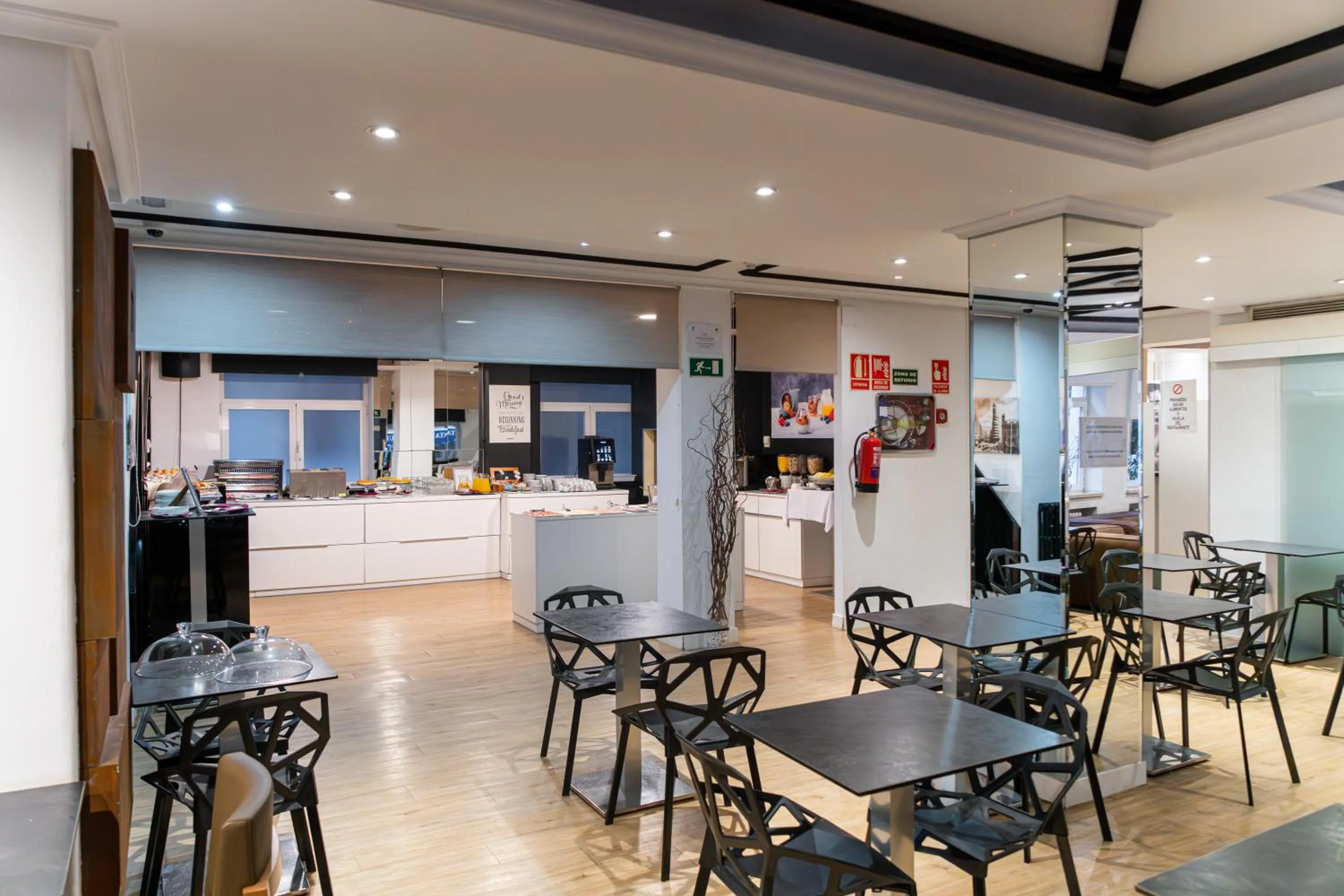 Restaurant/places to eat in NeoMagna Madrid