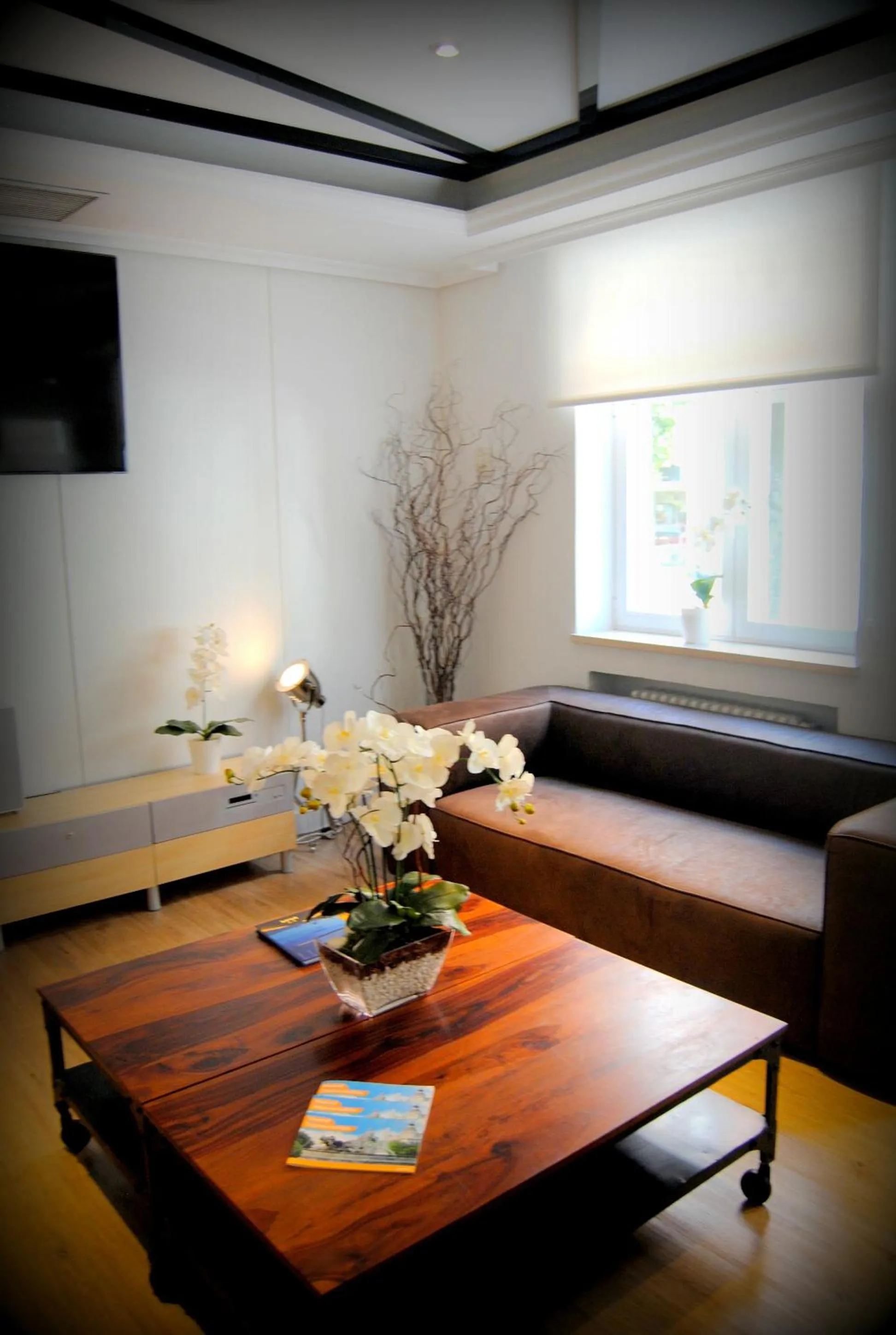 Communal lounge/ TV room in NeoMagna Madrid