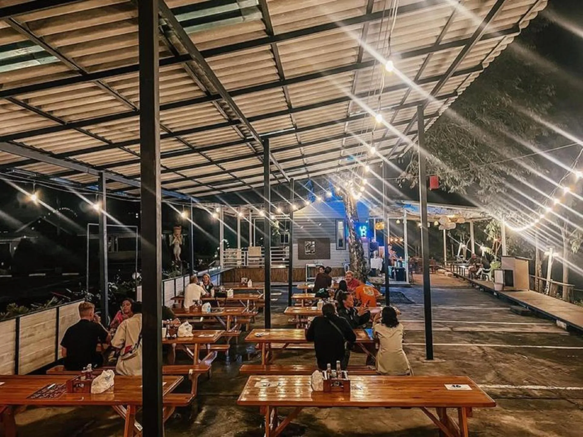 Restaurant/places to eat in Revolution Hostel Pai