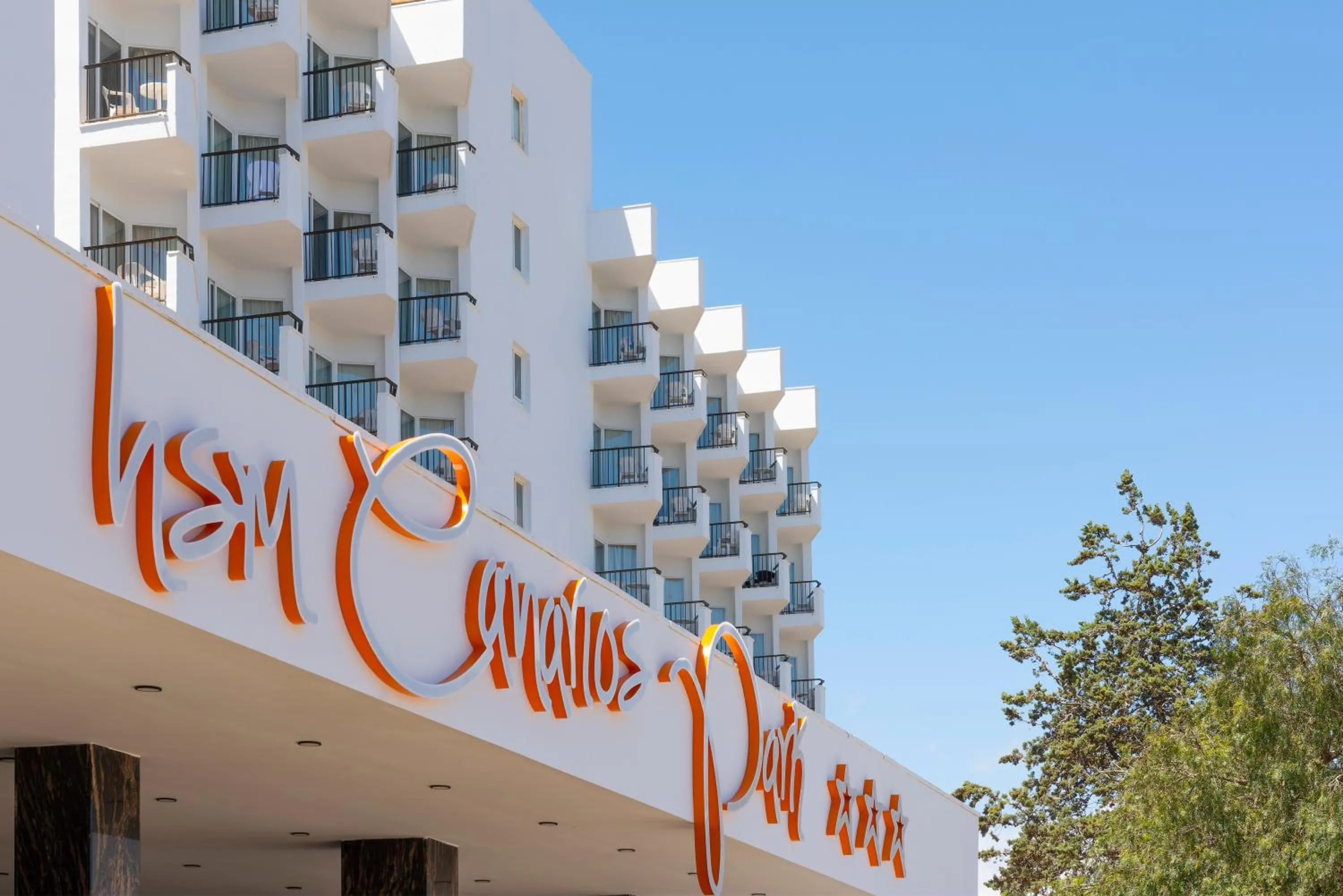 Facade/entrance in HSM Canarios Park