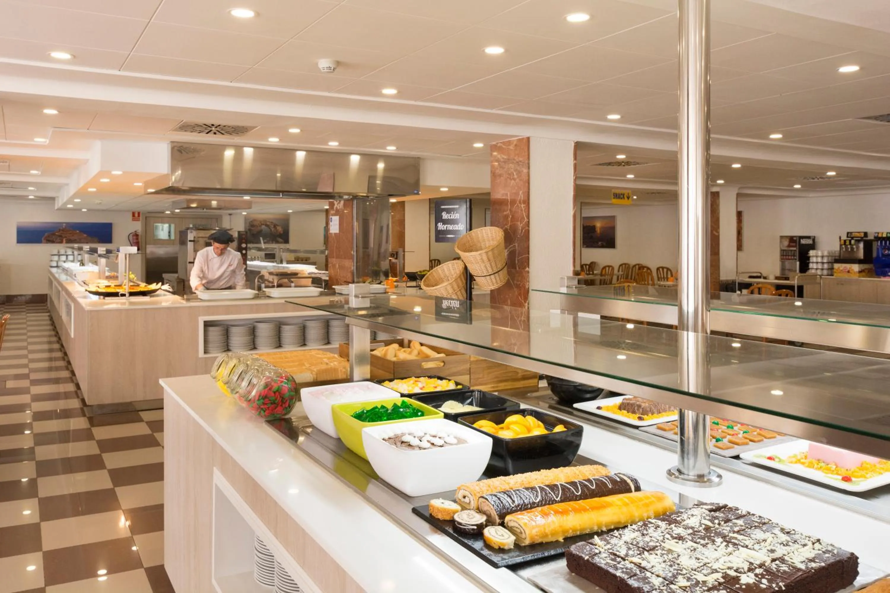 Restaurant/places to eat in HSM Canarios Park