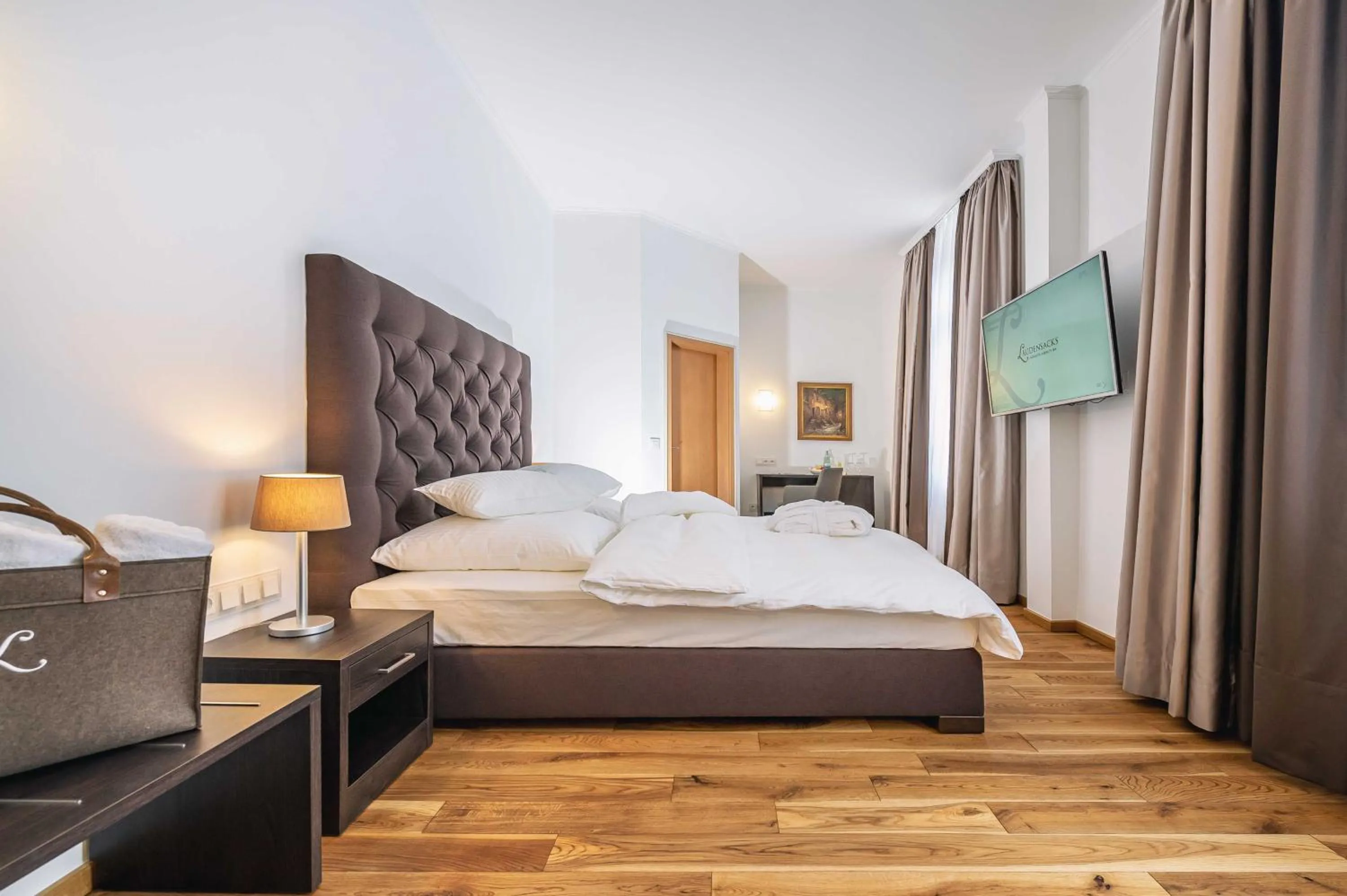 Photo of the whole room, Bed in Laudensacks Parkhotel & Retreat