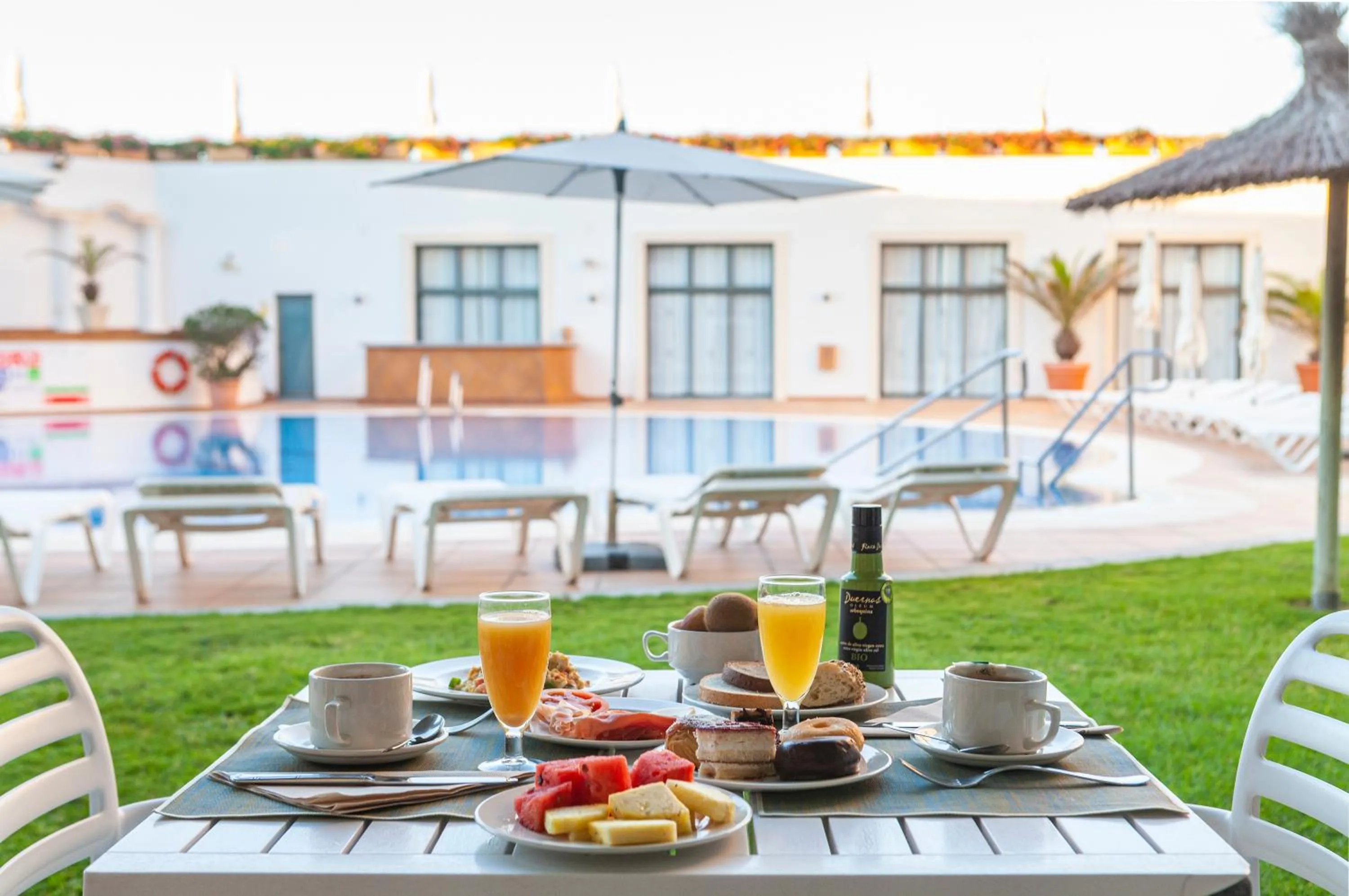 Swimming pool in Hotel Duque de Najera