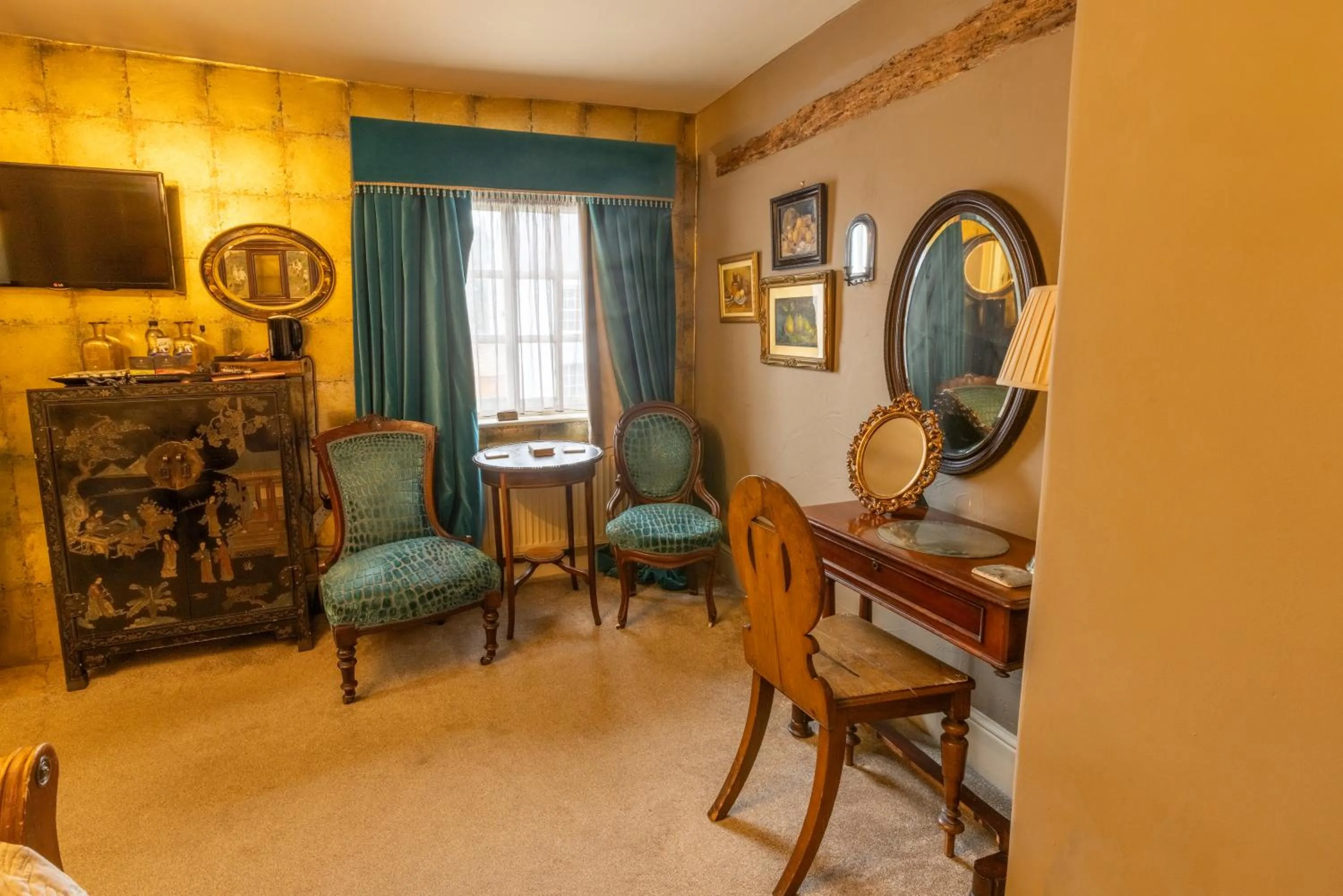 Bedroom in The Plough Inn